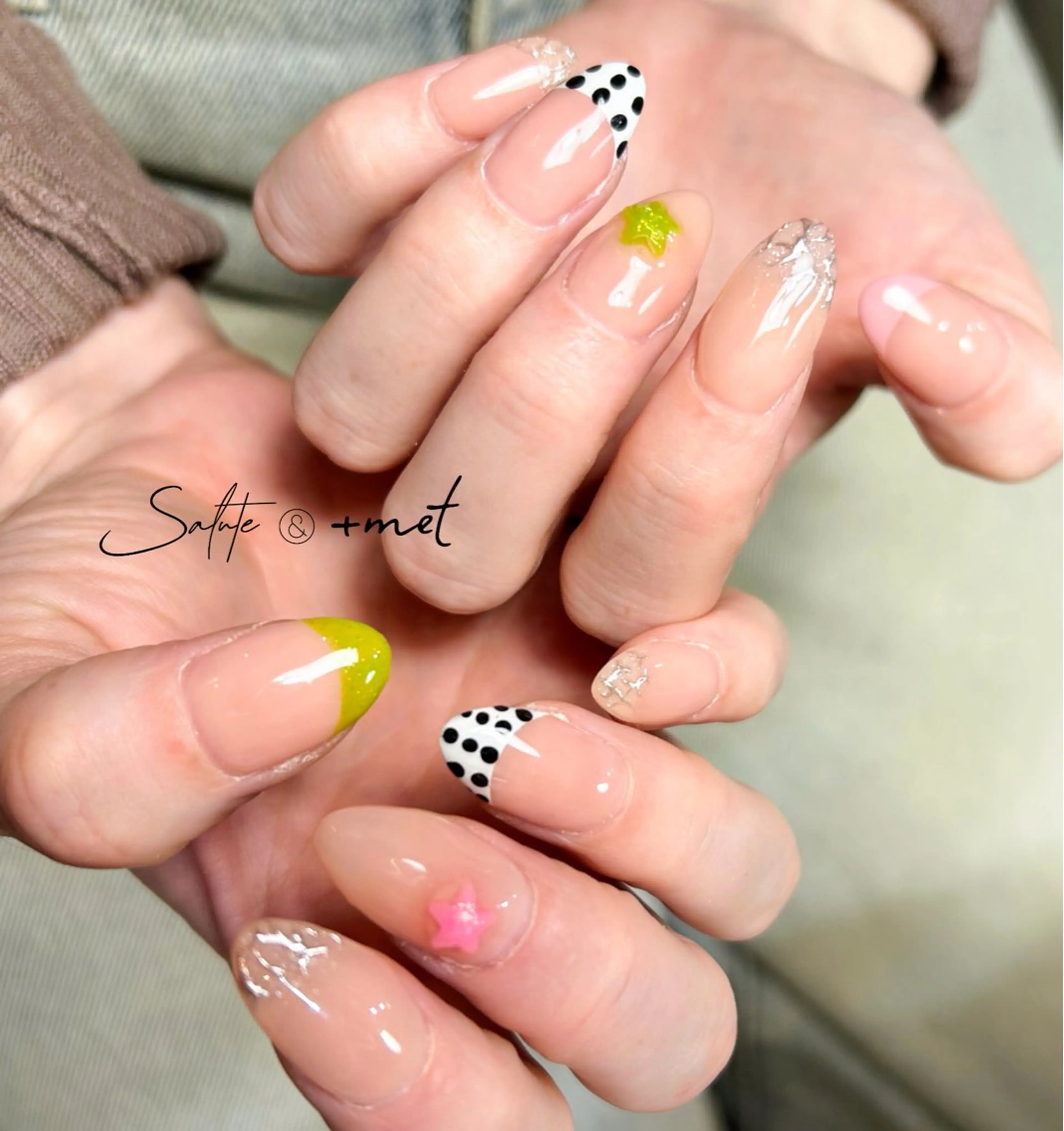 ネイル アートネイル ドット フレンチネイル ジェルネイル ニュアンスネイル ハンドネイル 渋谷 怜奈のネイルデザイン