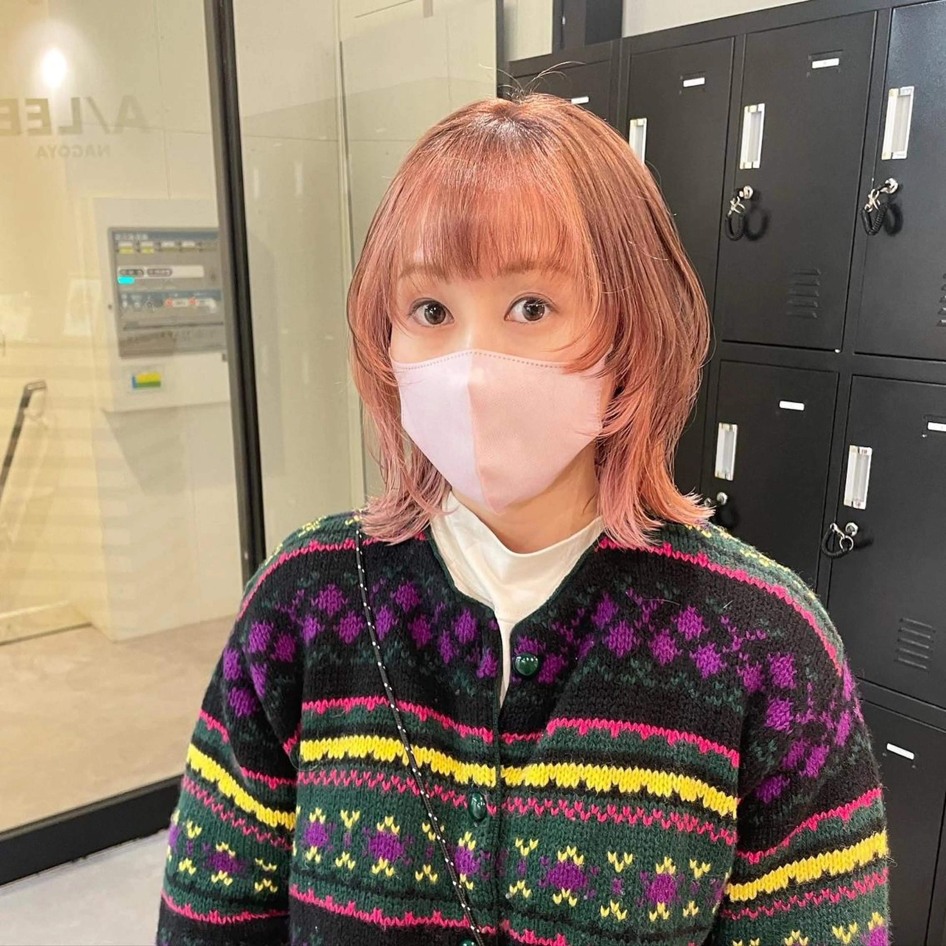 ミディアム カラー ベージュカラー ブリーチ インナーカラー ピンクカラー ホワイトピンク カット ヘアカラー 久保田 千尋のヘアスタイル