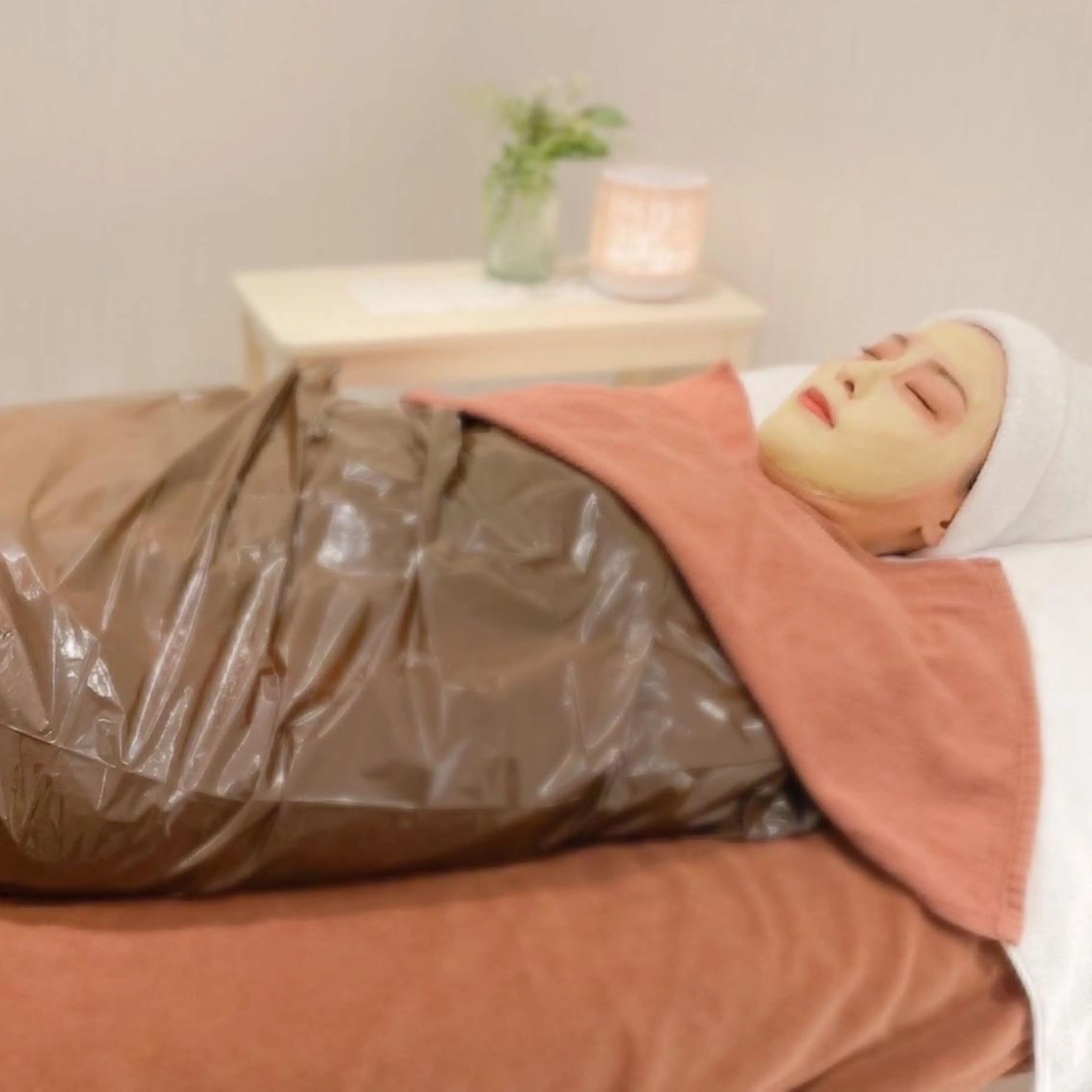 ミディアム ネイル マツエク・マツパ アイブロウ ニキビ・肌質改善専門 ♡人生が変わるサロンのエステ・リラクイメージ