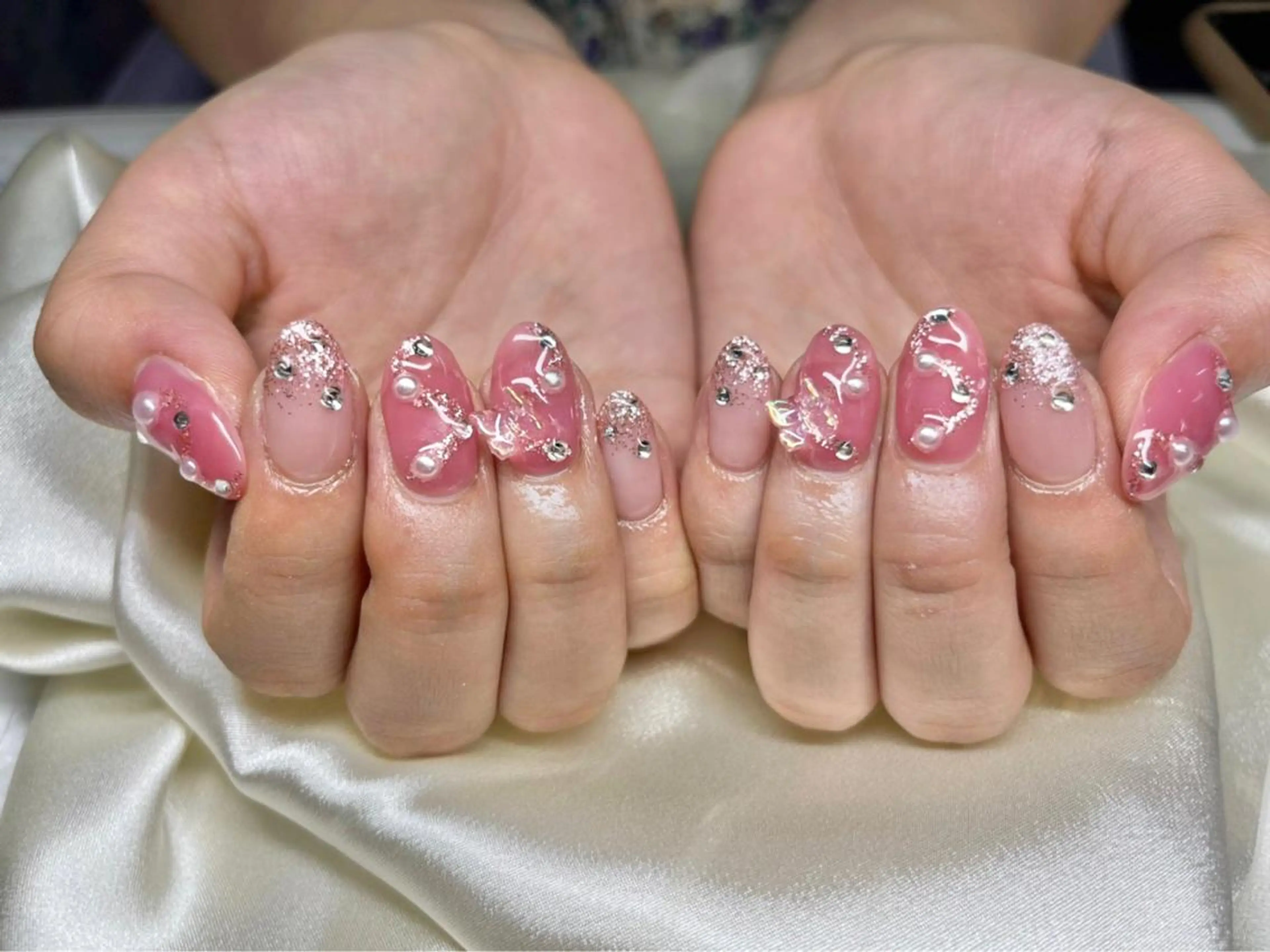 ネイル マツエク・マツパ アイブロウ 韓国風マツエク パリジェンヌラッシュリフト まつげパーマ ワンホンマツエク 長さ出し ハンドネイル Nail&eye Belire 新宿のネイルデザイン