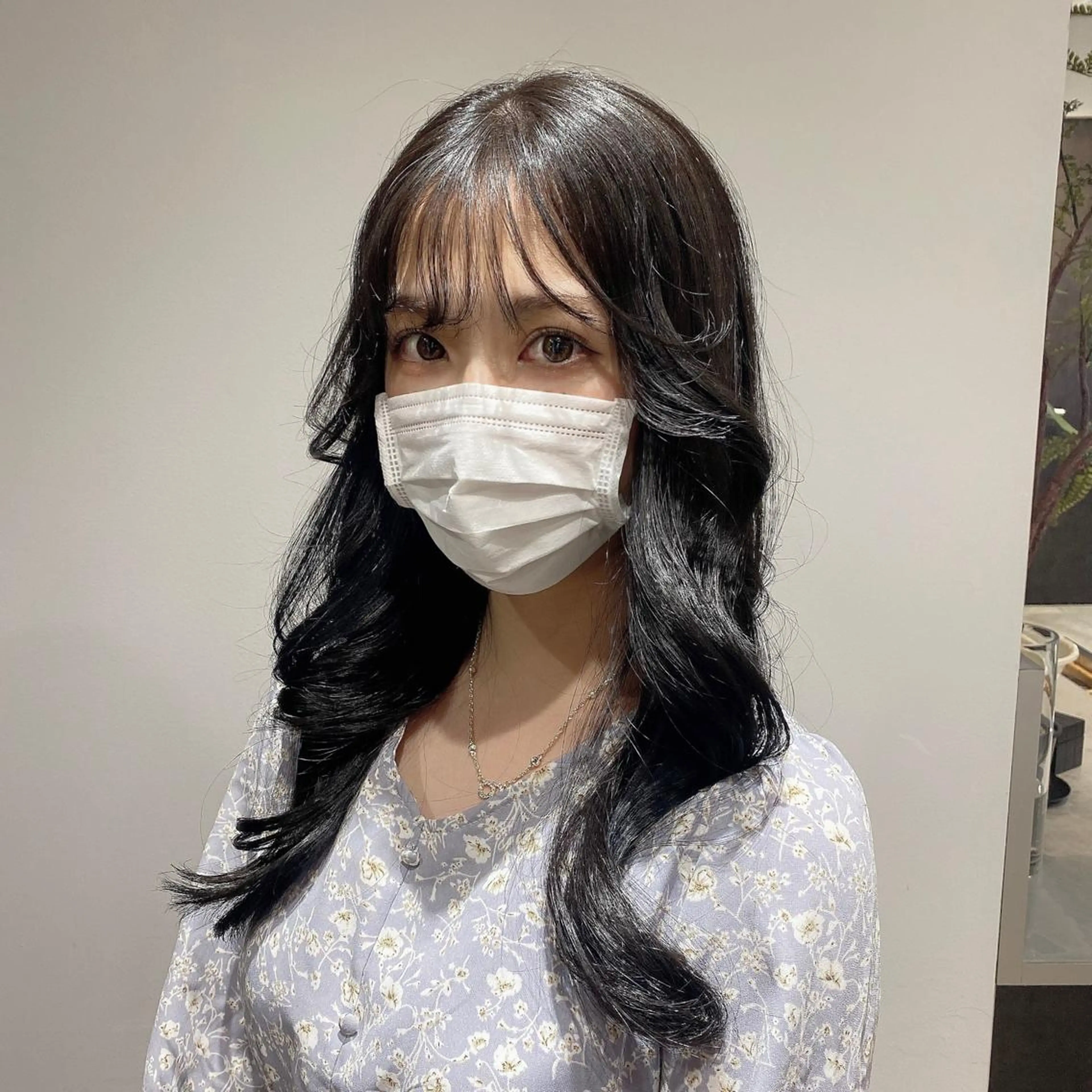 ロング カラー パーマ ヘアアレンジ 黒髪 透明感カラー 韓国風ヘア 新宿⌇韓国風ヘア ⌇透明感カラーのヘアスタイル