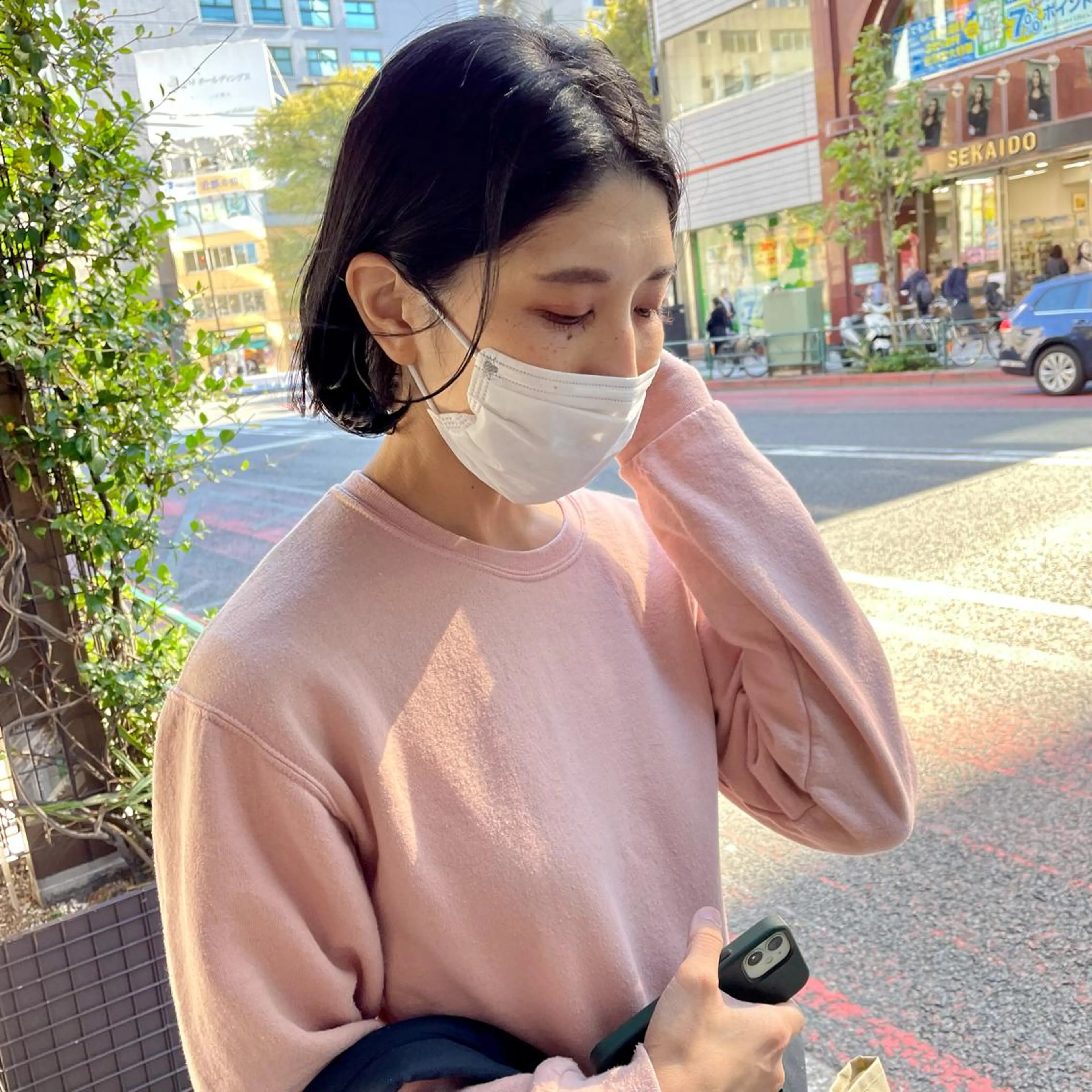 ショート カラー 黒髪 ボブ ショート　ボブ メンズ　パーマのヘアスタイル