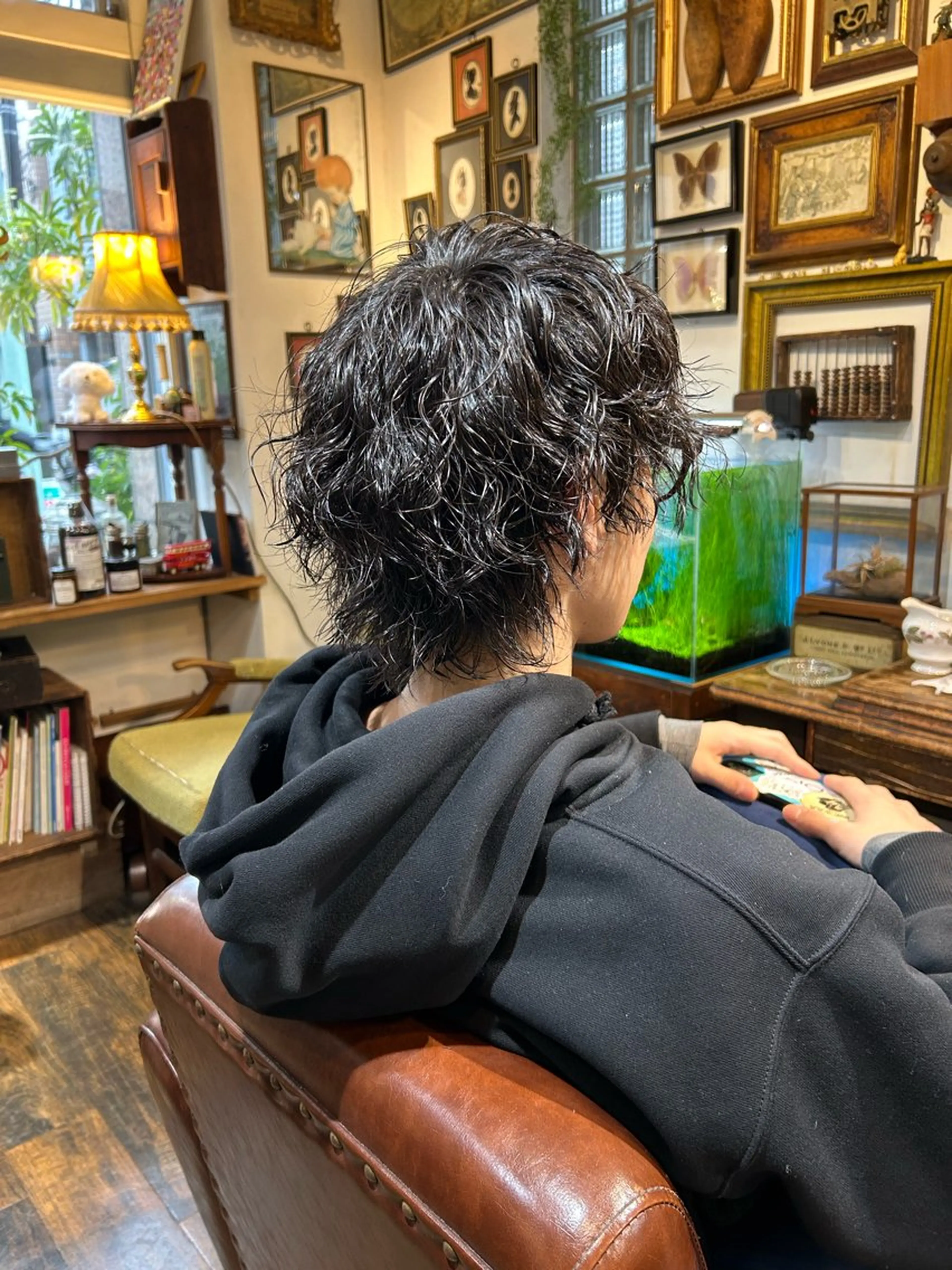 ミディアム パーマ メンズ ミディアムパーマ メンズパーマ メンズウルフカット ウルフカット カット パーマ ヘッドスパ BRITS 渡辺 菜々子のヘアスタイル