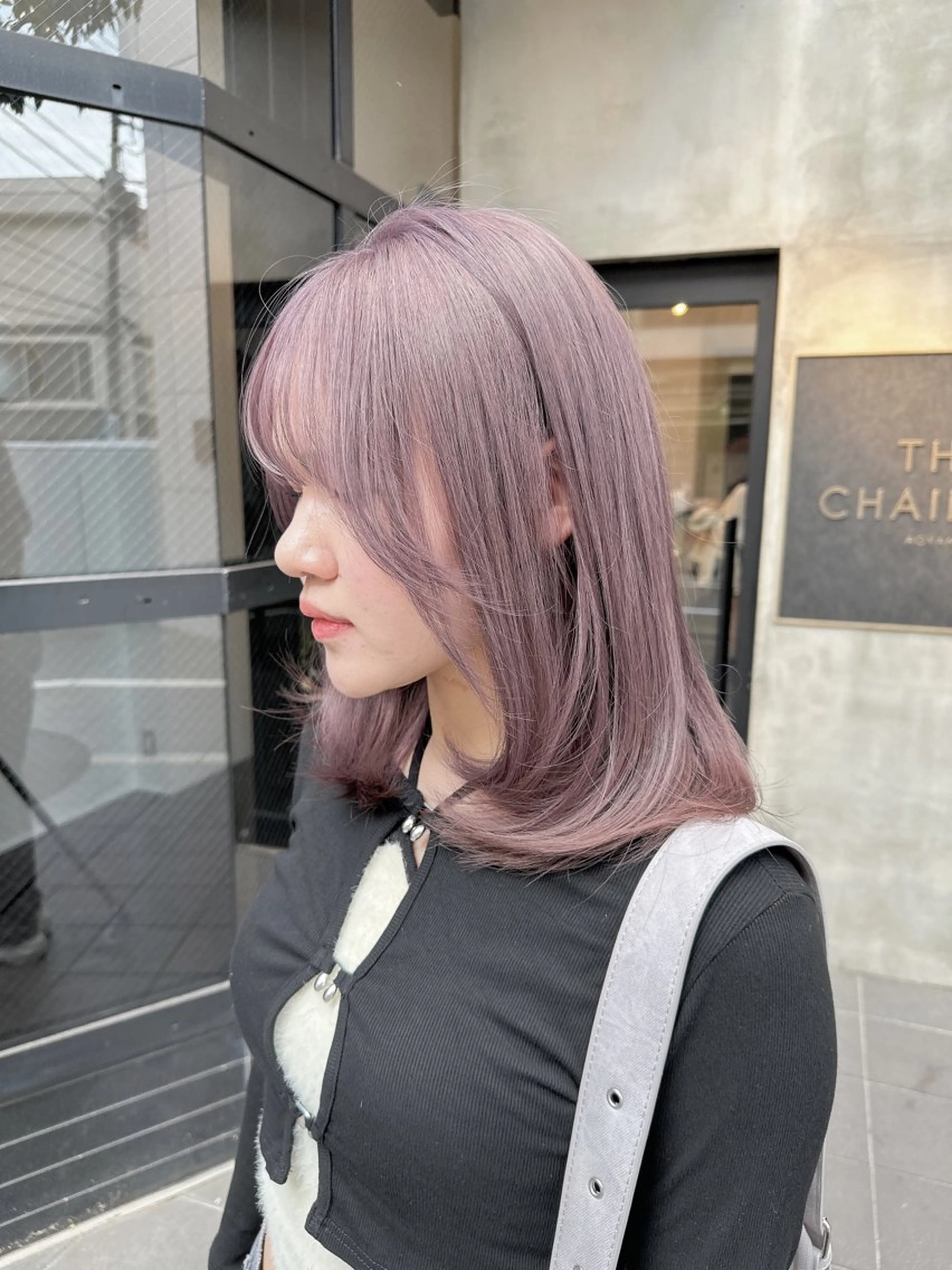 ミディアム カラー カット ヘアカラー トリートメント レイヤーカット 透明感カラーのヘアスタイル