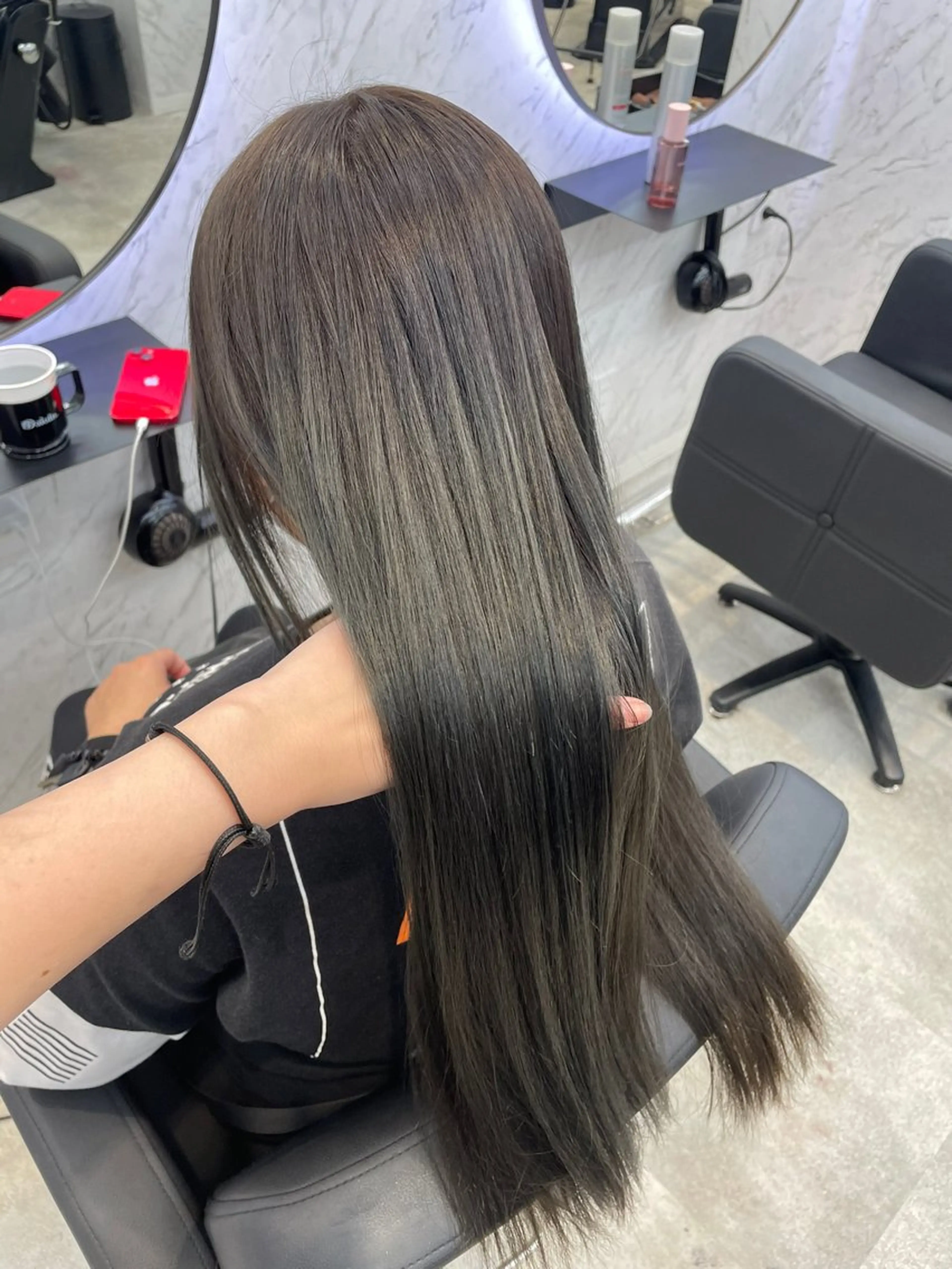 ロング カラー グレージュ オリーブグレージュ オリーブグレー ヘアカラー 韓国ヘア🎀 /♡𝓝𝓸𝓪♡のヘアスタイル