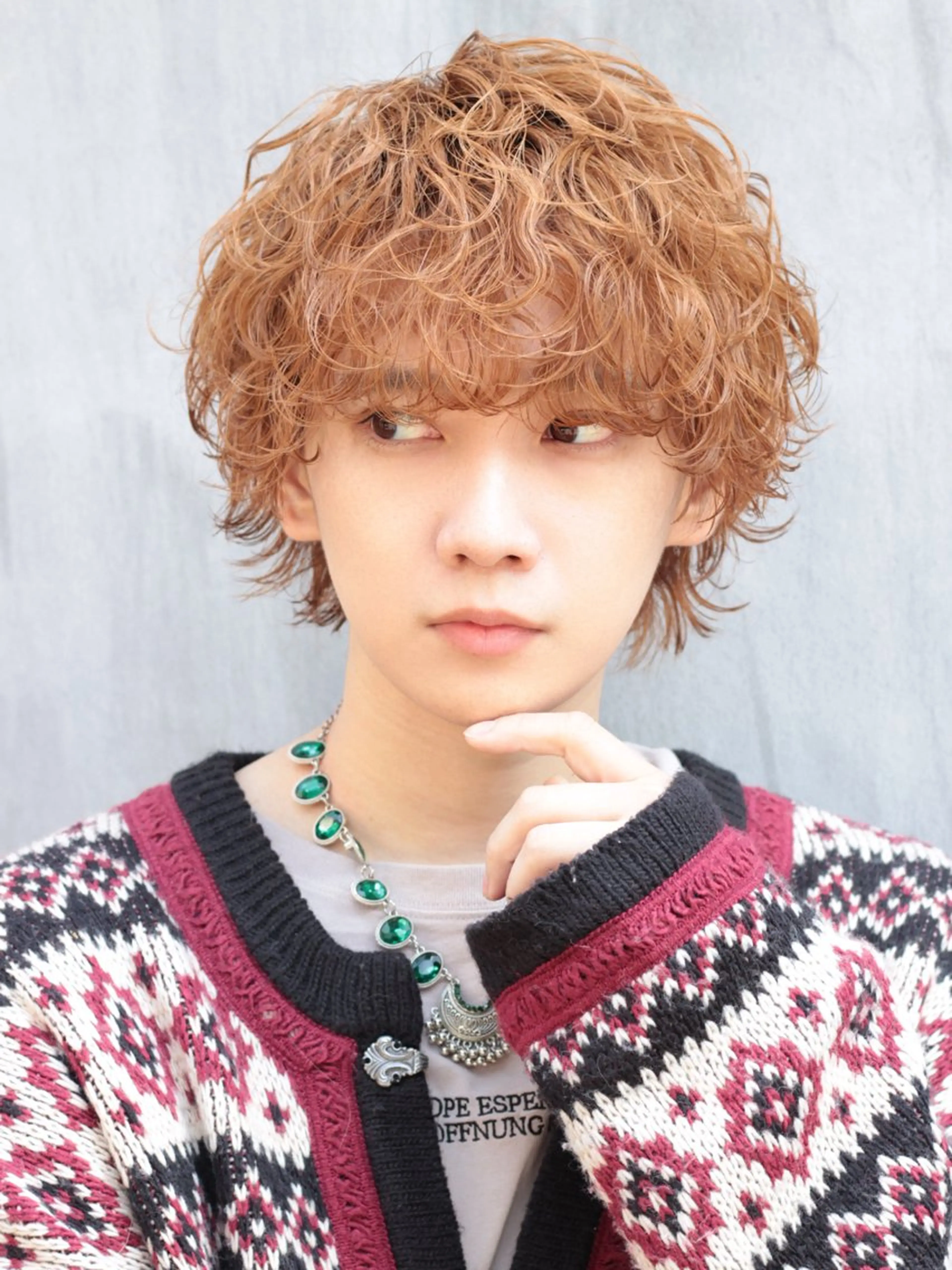 ミディアム カラー パーマ ヘアアレンジ メンズ ミディアムパーマ メンズパーマ メンズツイストパーマ 波巻きパーマ ツイストパーマ カット パーマ 🔥ニュアンス フェザー小林海斗🔥のヘアスタイル