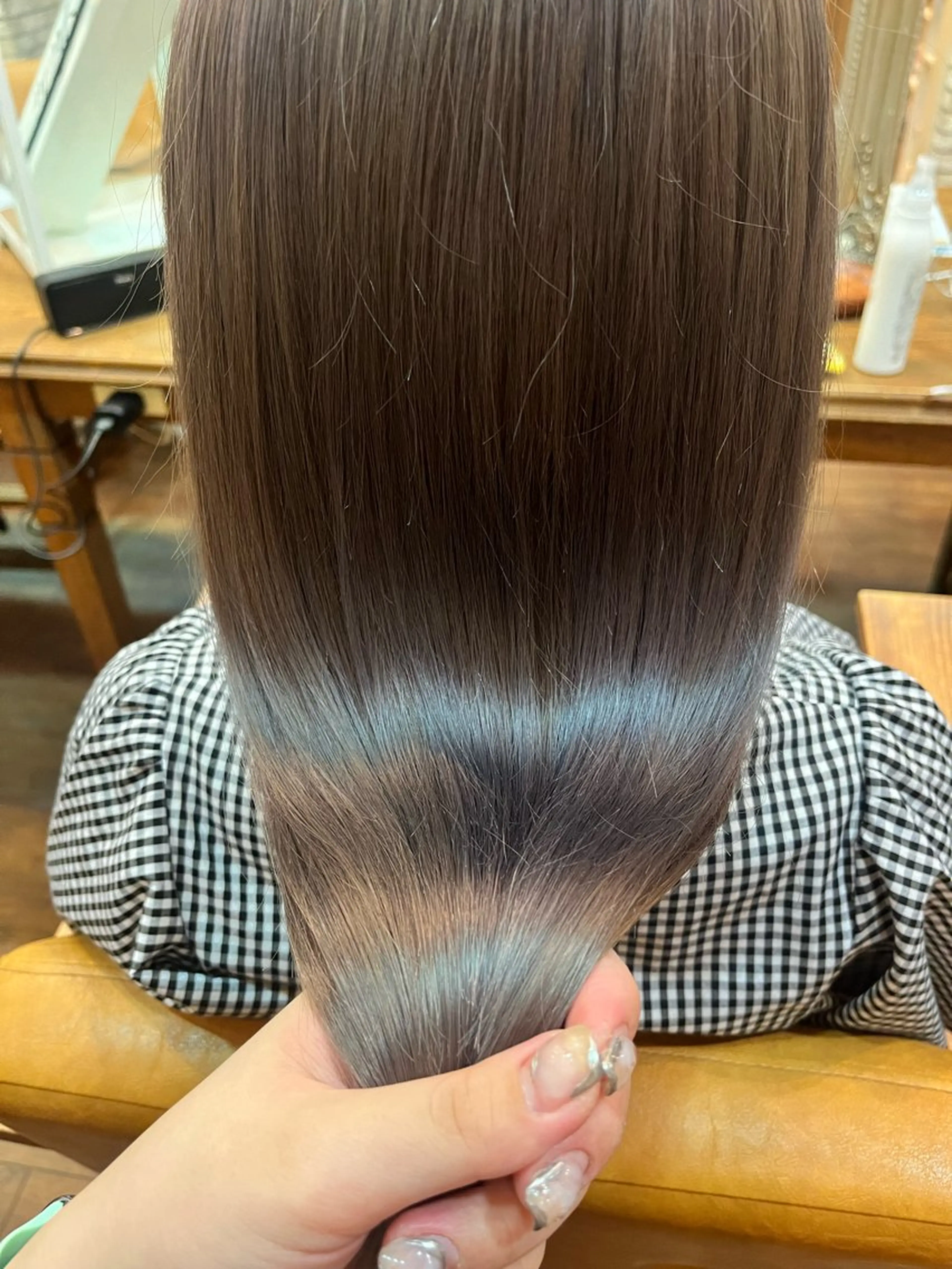 ロング Ayumi/艶カラー /レイヤー/ネイルのヘアスタイル