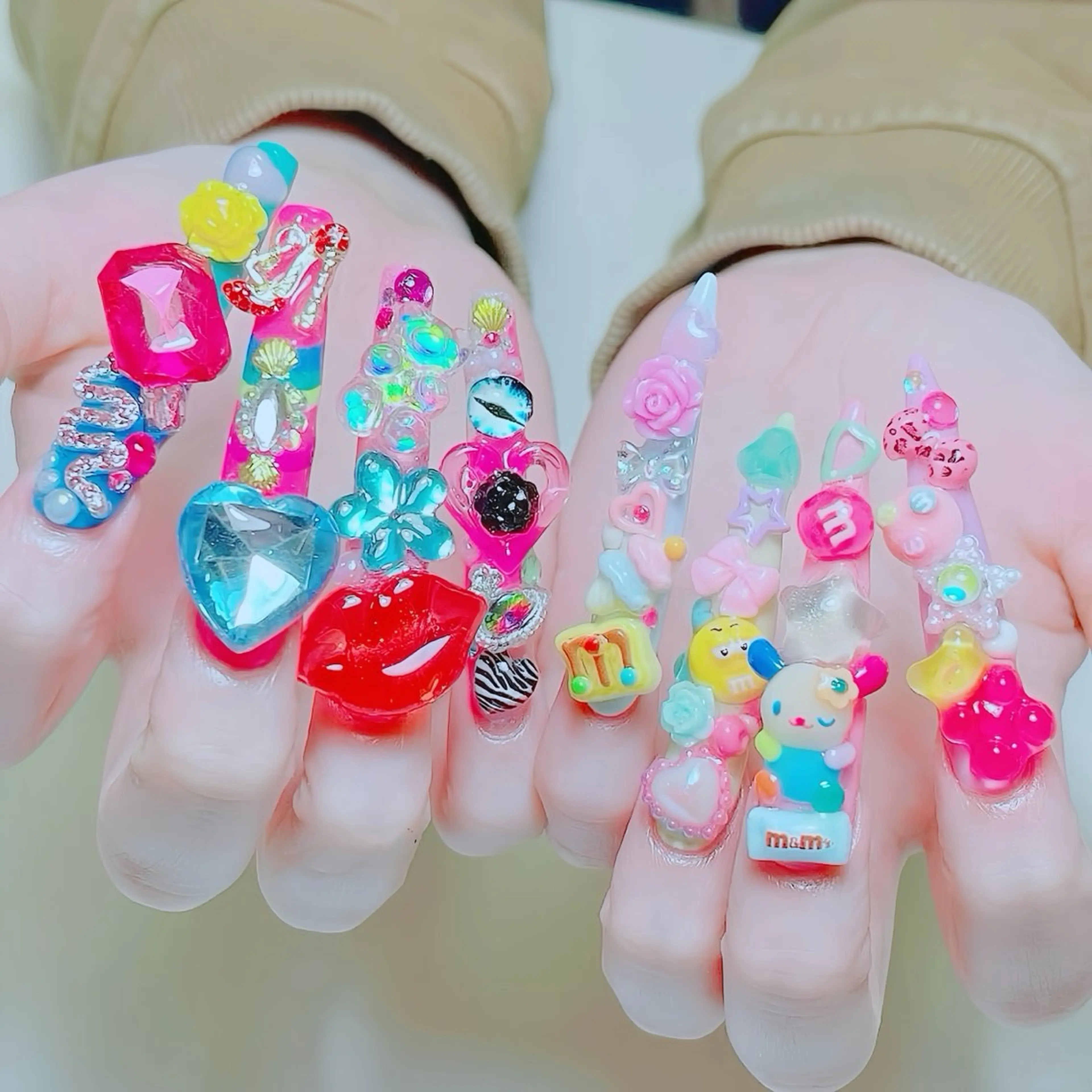 ネイル チークネイル フレンチネイル ガラスフレンチ グラデーション キラキラネイル ハンドネイル Rin Nail 新大久保店のネイルデザイン