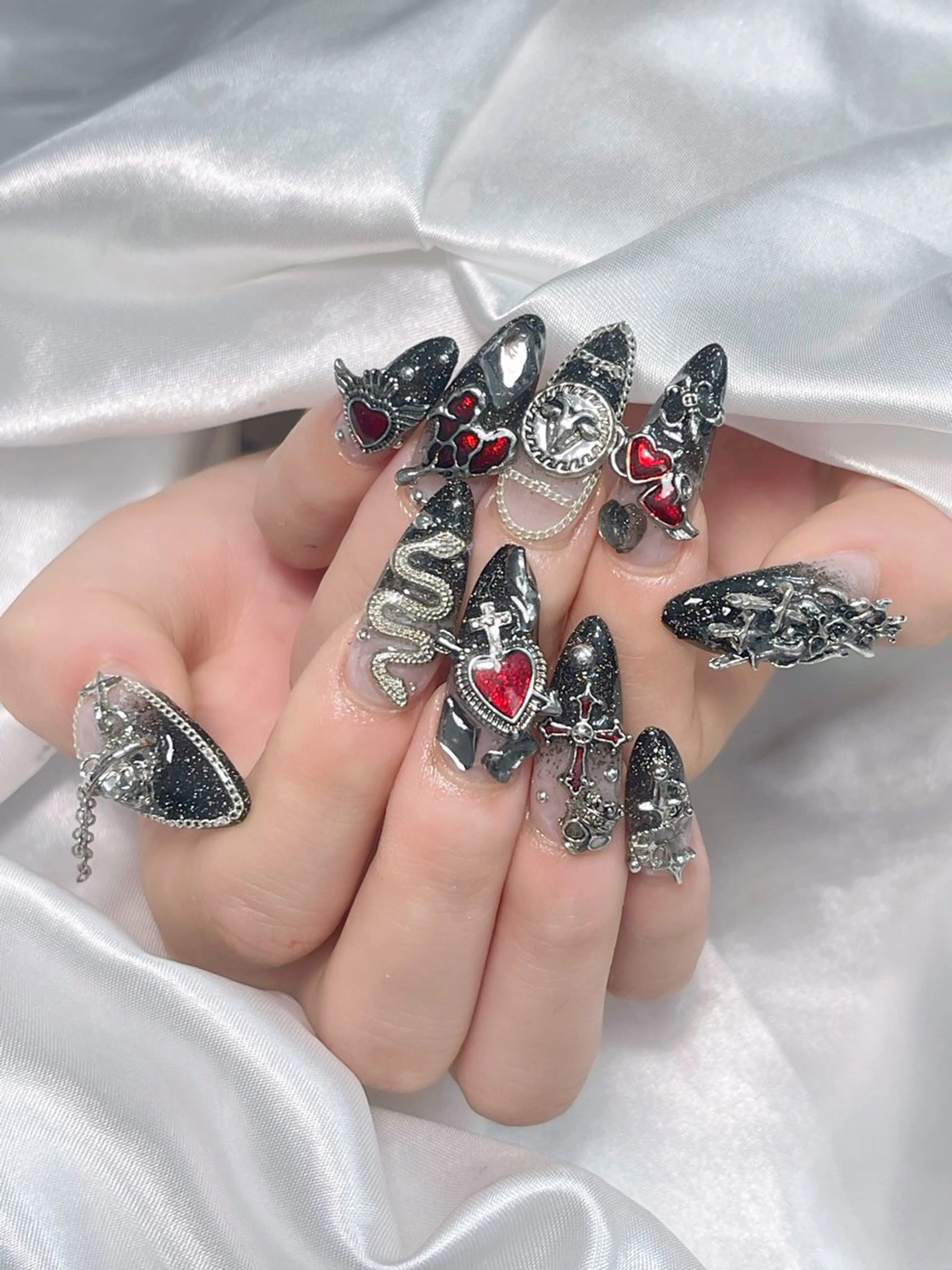 ネイル LEELA NAIL STUDIO所属・LEELA NAIL STUDIOのネイルデザイン