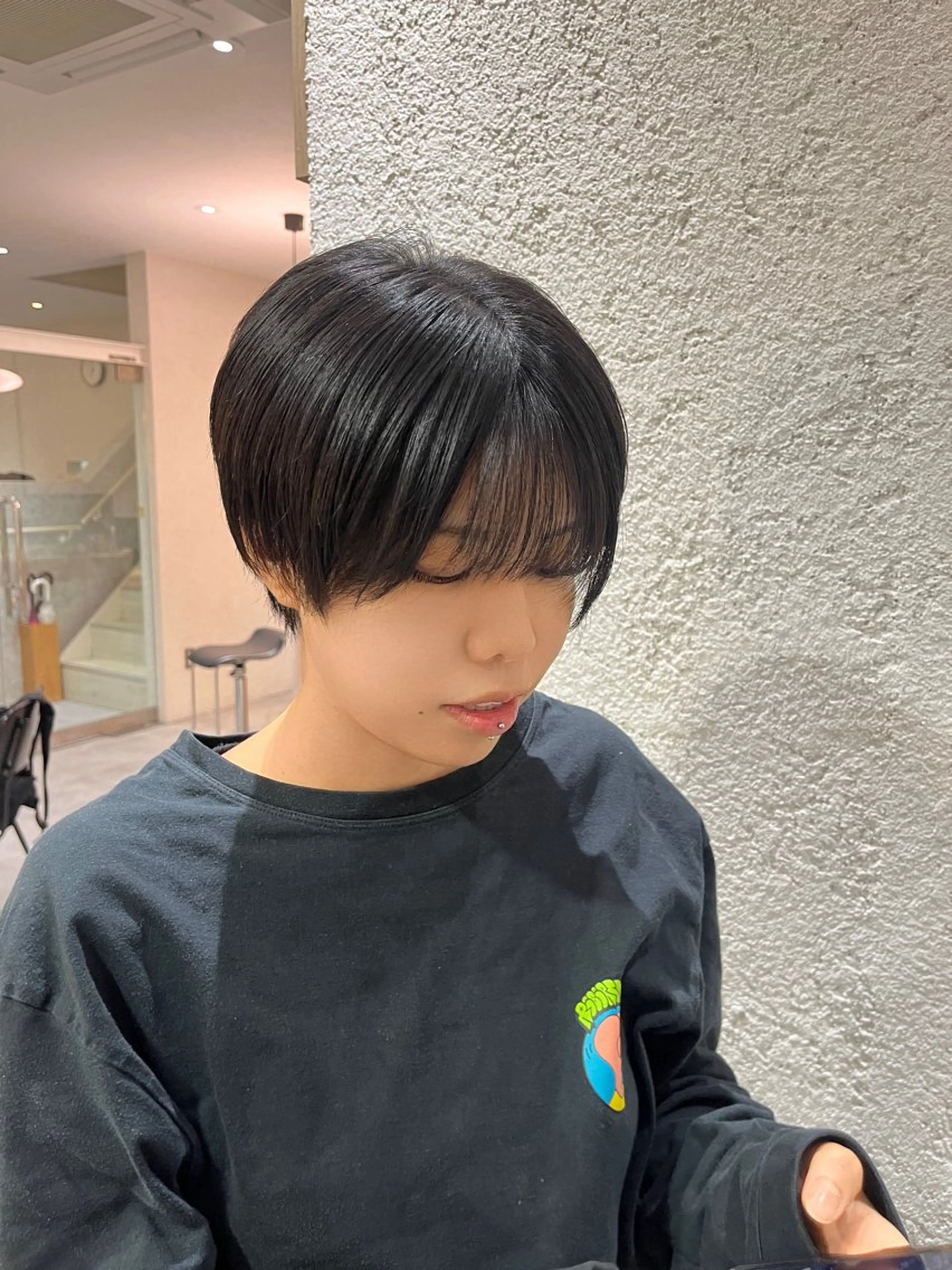 ショート カラー 本田 茜のヘアスタイル