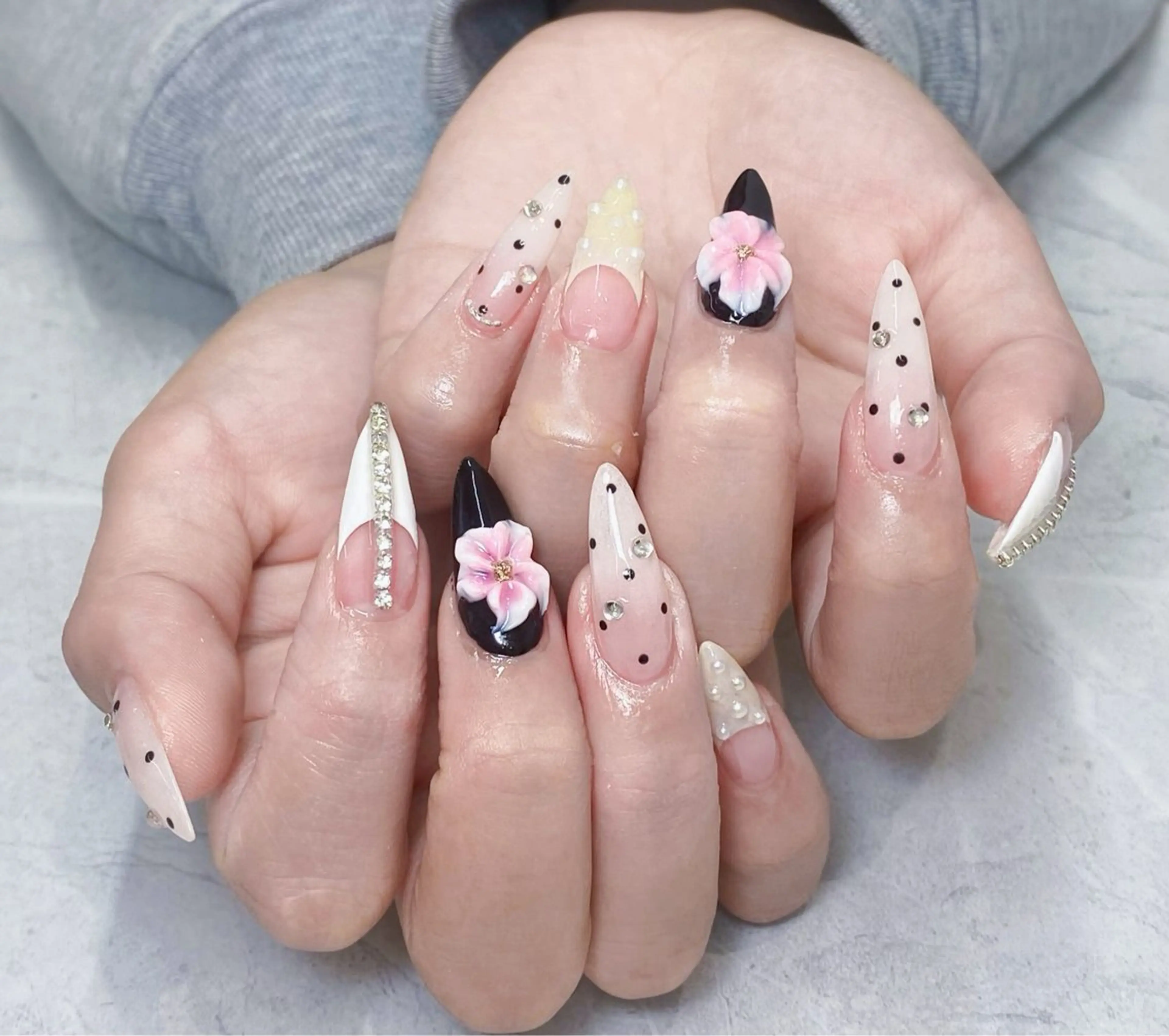 カラー グラデーションカラー ピンクカラー ハンドネイル AIN Nailのネイルデザイン