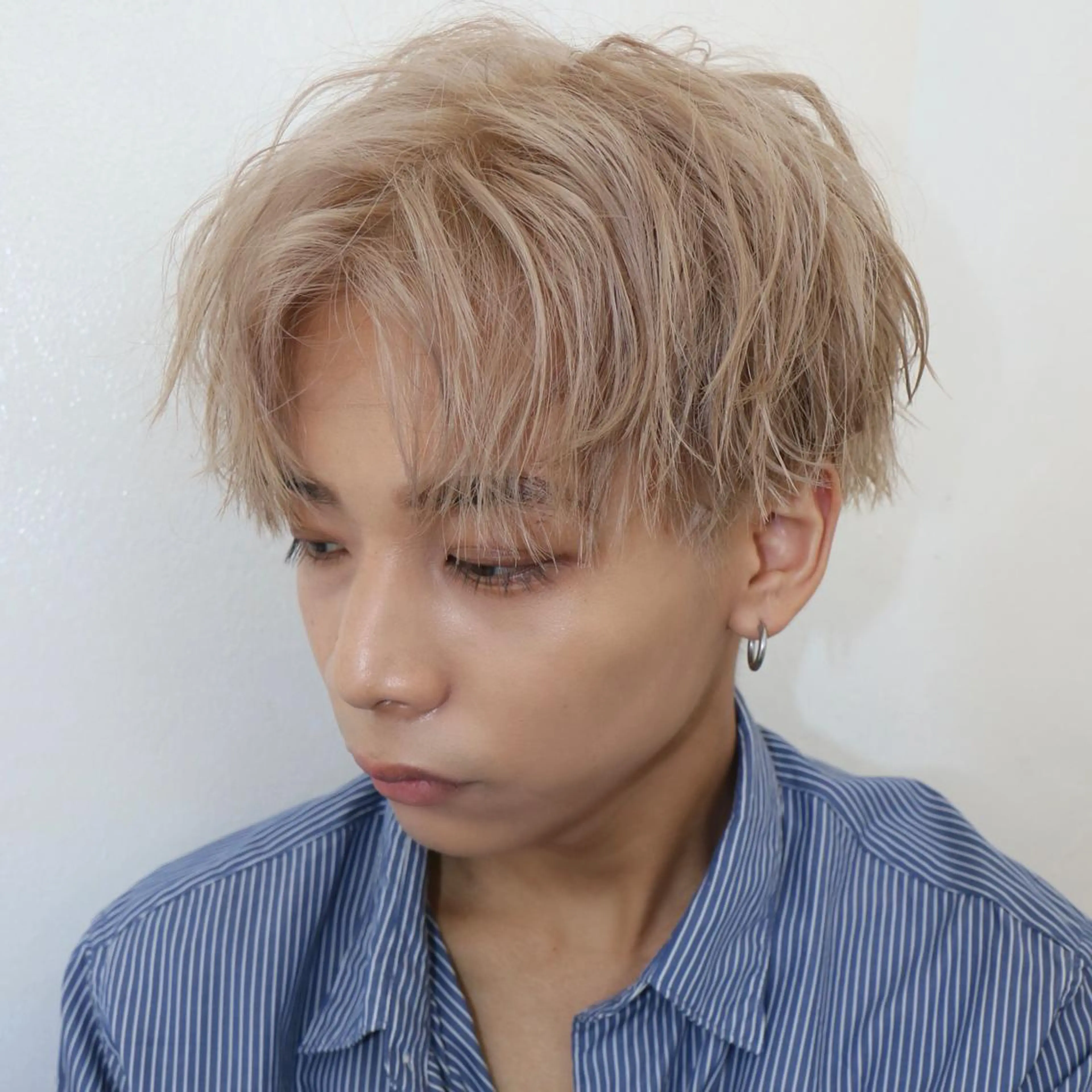 ミディアム カラー メンズ ベージュカラー ホワイトベージュ ヘアカラー ヘアセット I-LAND 【アイランド】所属・【メンズパーマ】 I-LANDのヘアスタイル