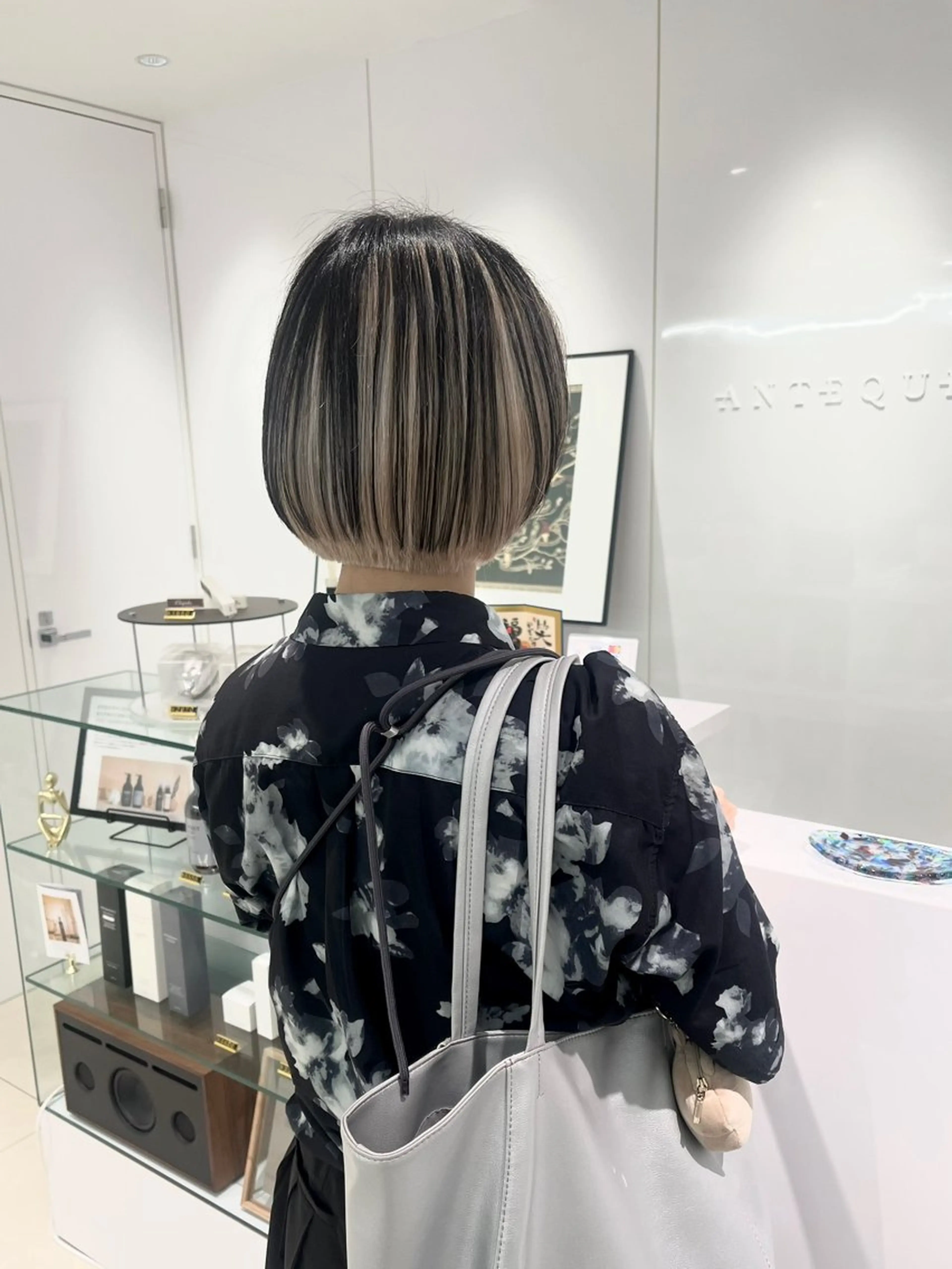ショート ボブ ANTEQUE所属・レイヤーカット🖤 SAYAのヘアスタイル