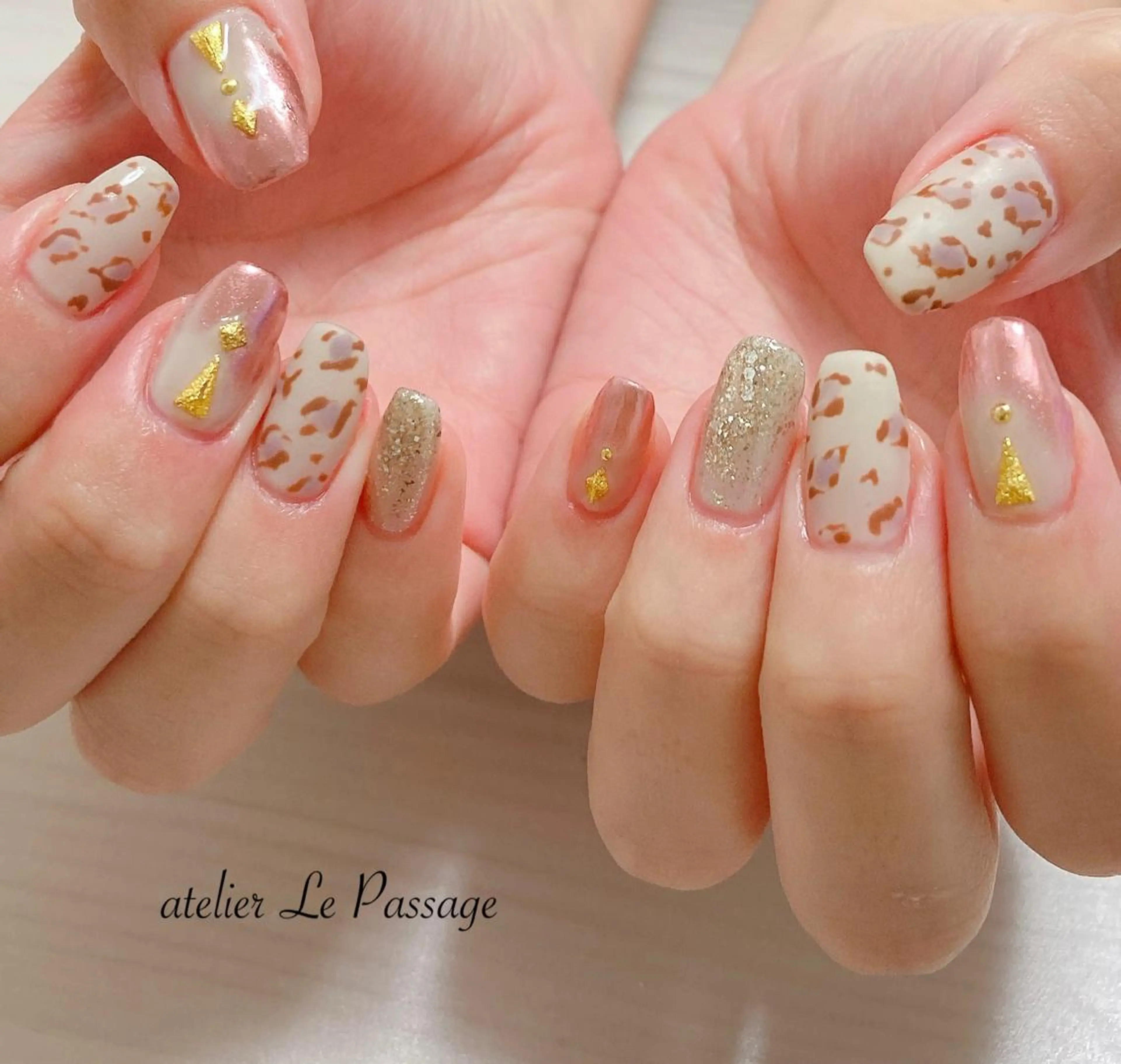 ネイル アニマル柄 ジェルネイル キラキラネイル ミラーネイル ニュアンスネイル h nakatsukaのネイルデザイン