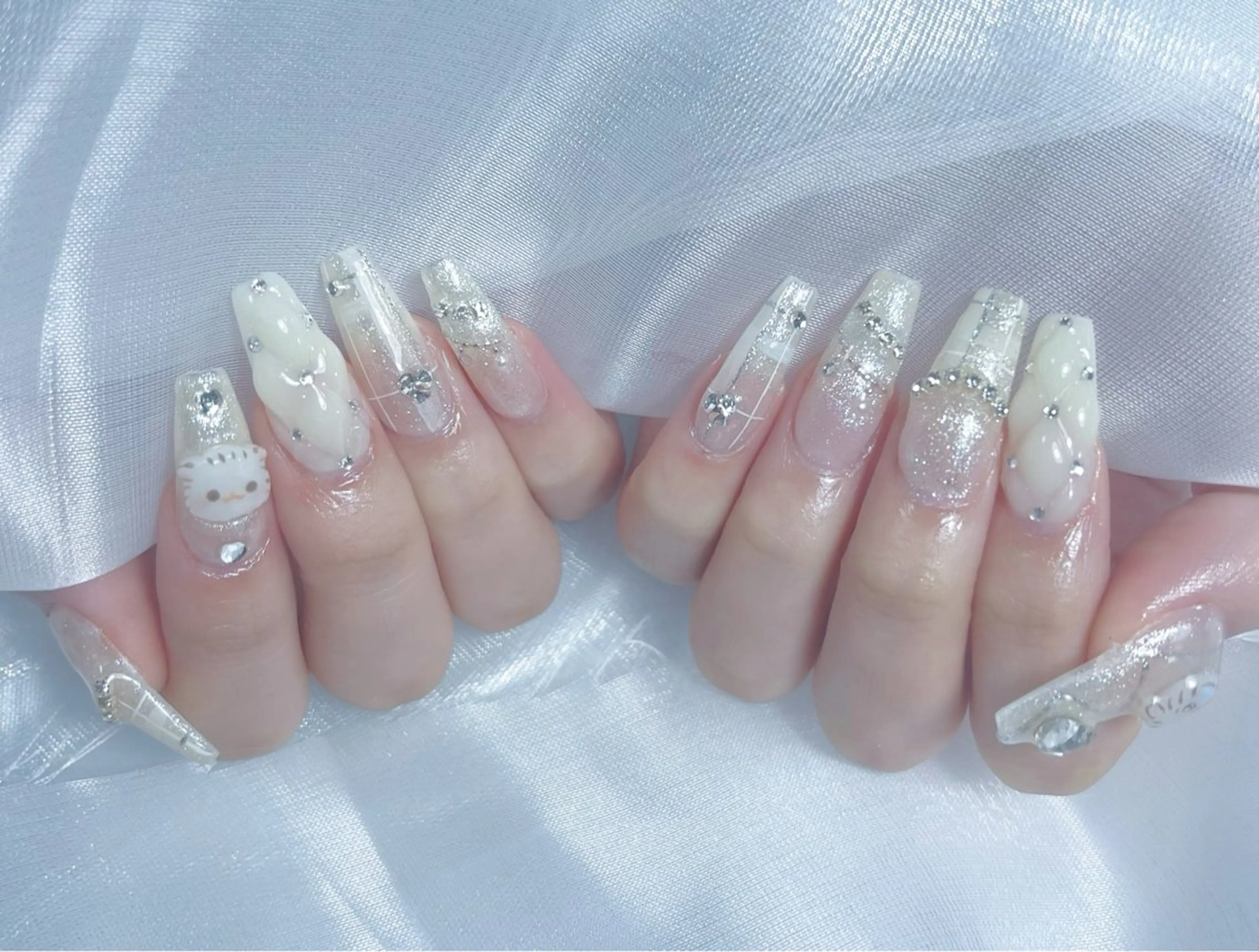 ネイル オーロラネイル クリアネイル フラッシュネイル ジェルネイル グラデーション ハンドネイル Amee Nail Salonのネイルデザイン