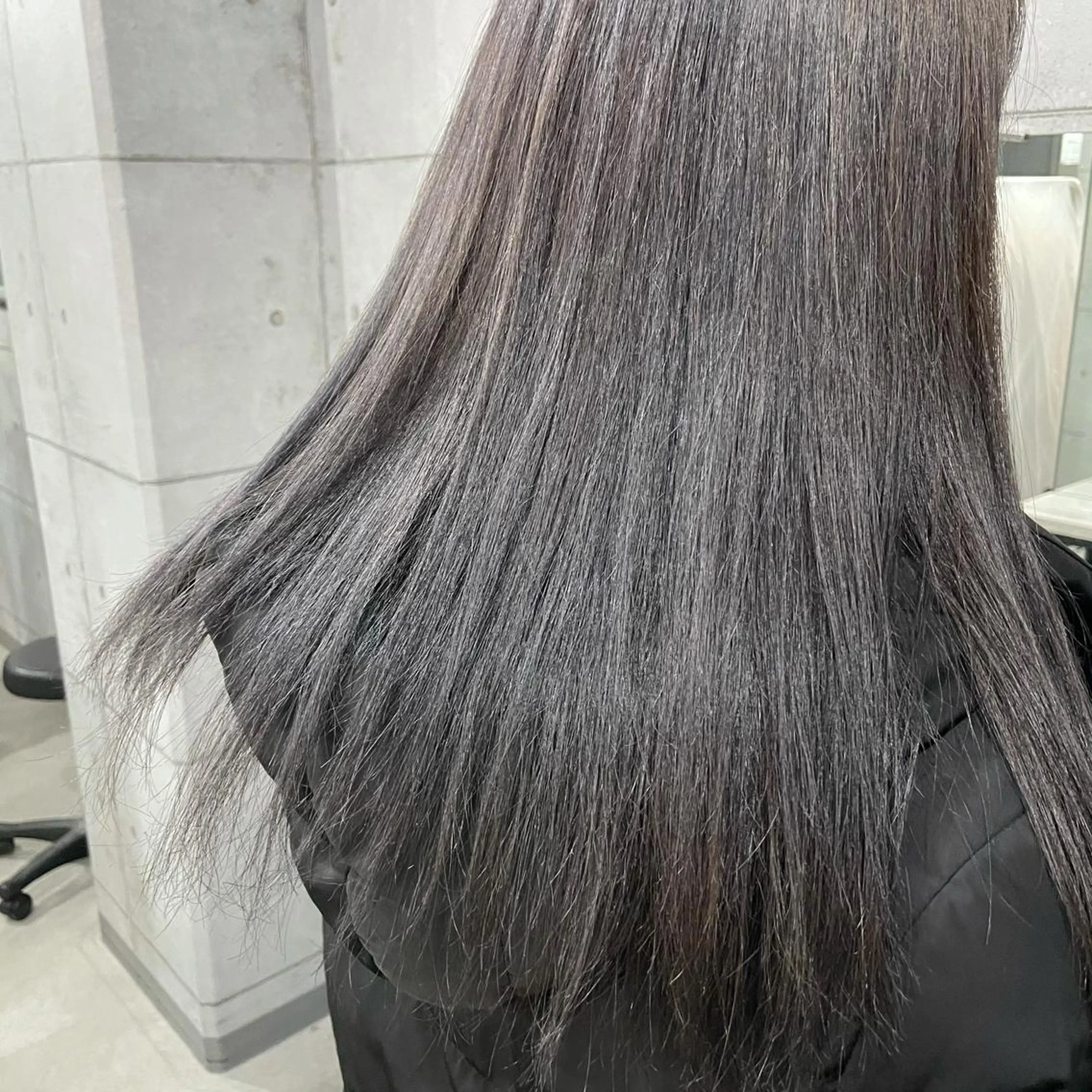 ミディアム カラー パーマ ヘアアレンジ メンズ キッズ ネイル マツエク・マツパ メンズブリーチ メンズインナーカラー メンズ韓国風 ブリーチ ケアブリーチ ヘアカラー トリートメント ヘアセット 切りっぱなしヘアボブ ミディアムヘアRYOのヘアスタイル