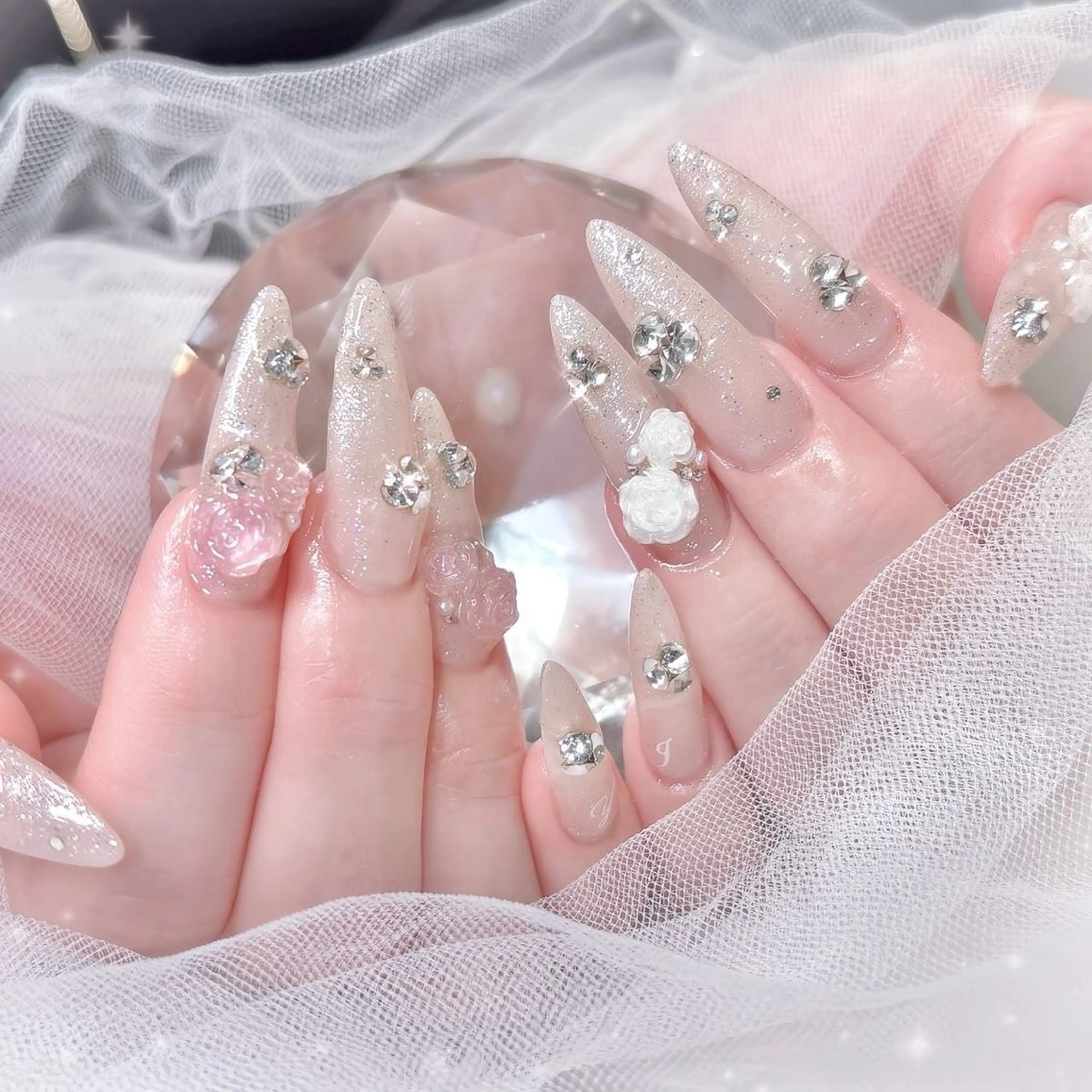 ネイル キラキラネイル 韓国ネイル ロングネイル ワンホンネイル ハンドネイル Josie nail salonのネイルデザイン