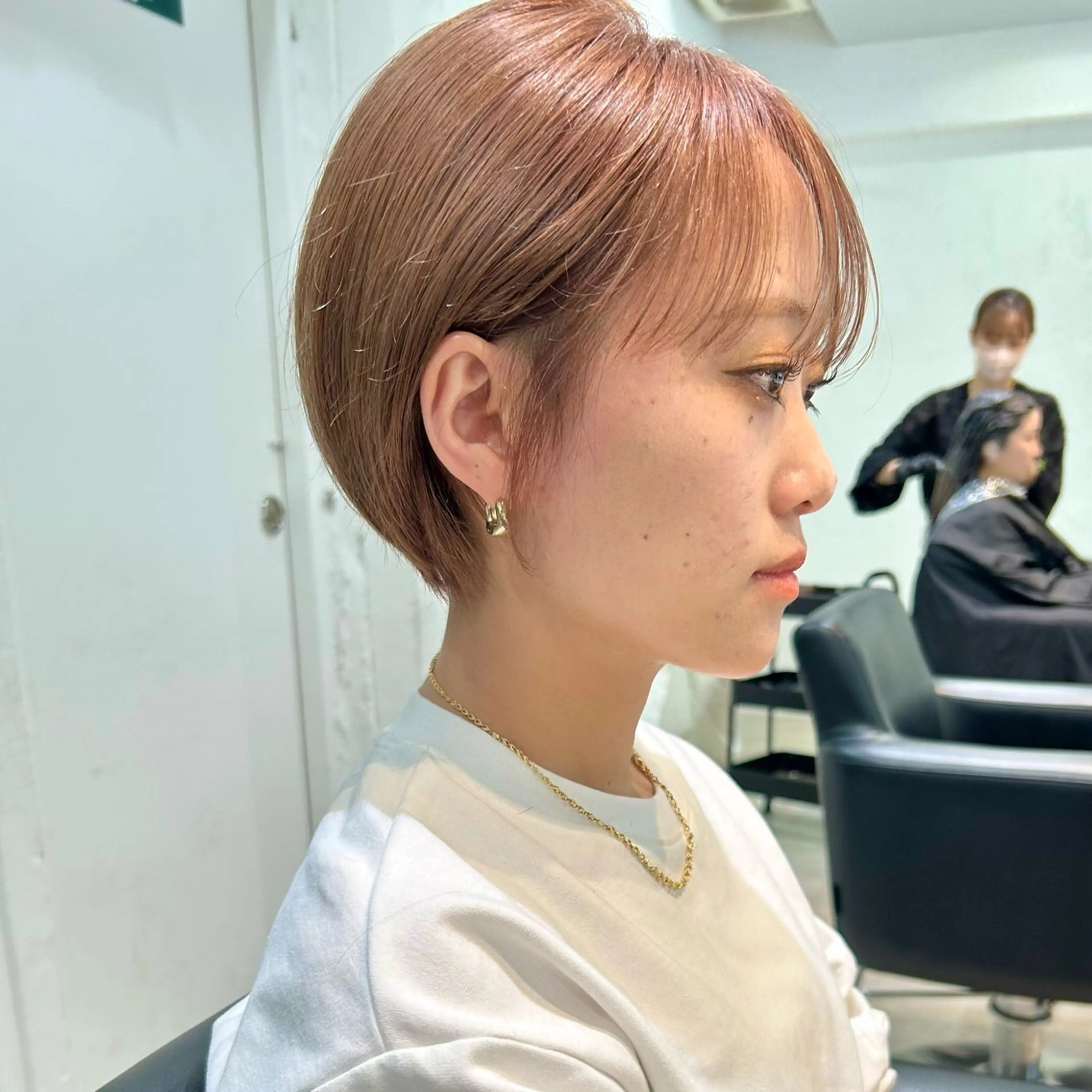 ショート カラー ベージュカラー ブリーチ ハイライトカラー ハイライト ショートヘア ハイトーン/ブリーチ 似合せカット/パーマのヘアスタイル