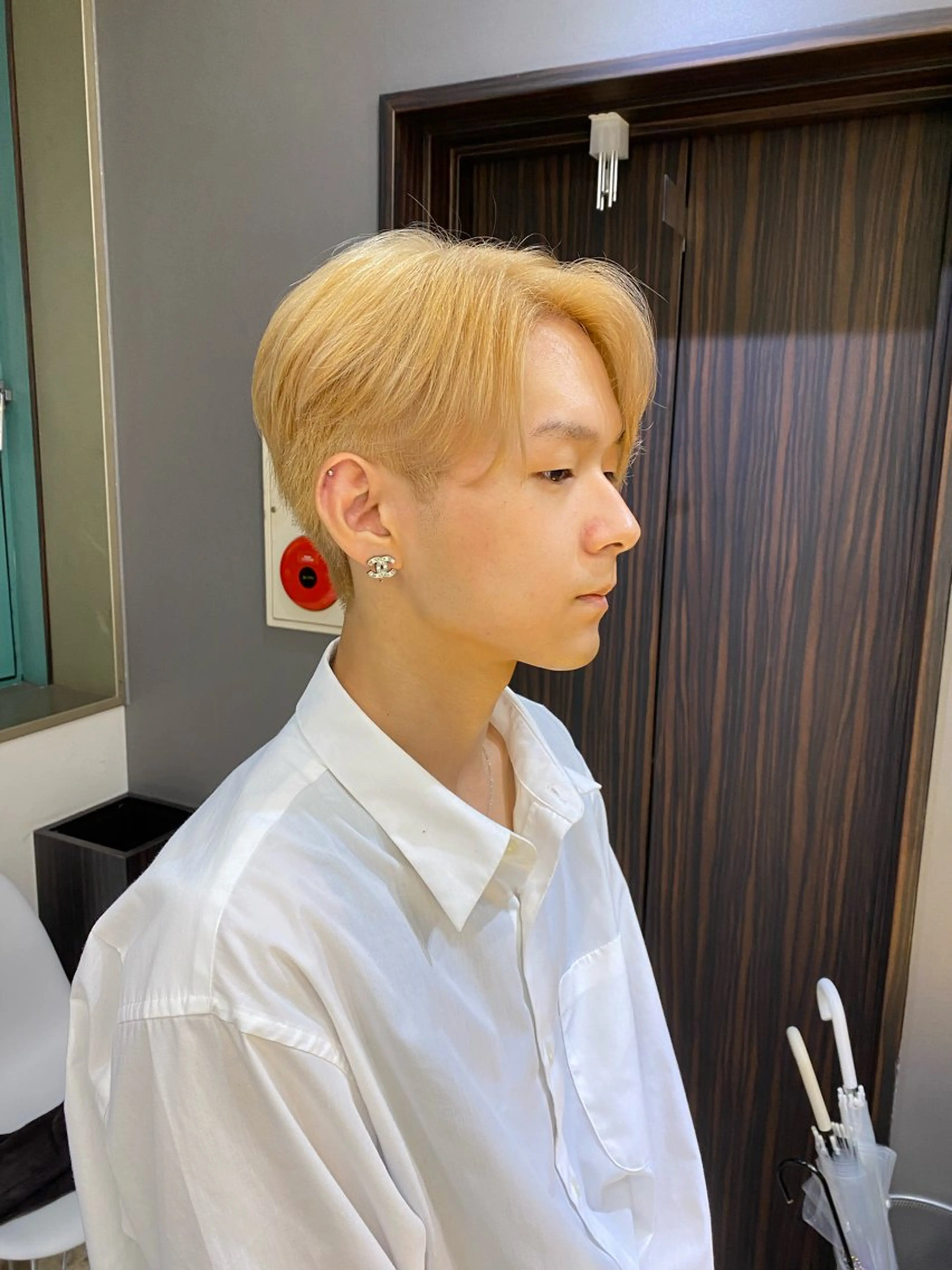 カラー メンズ noa 寒色系カラーブリーチのヘアスタイル