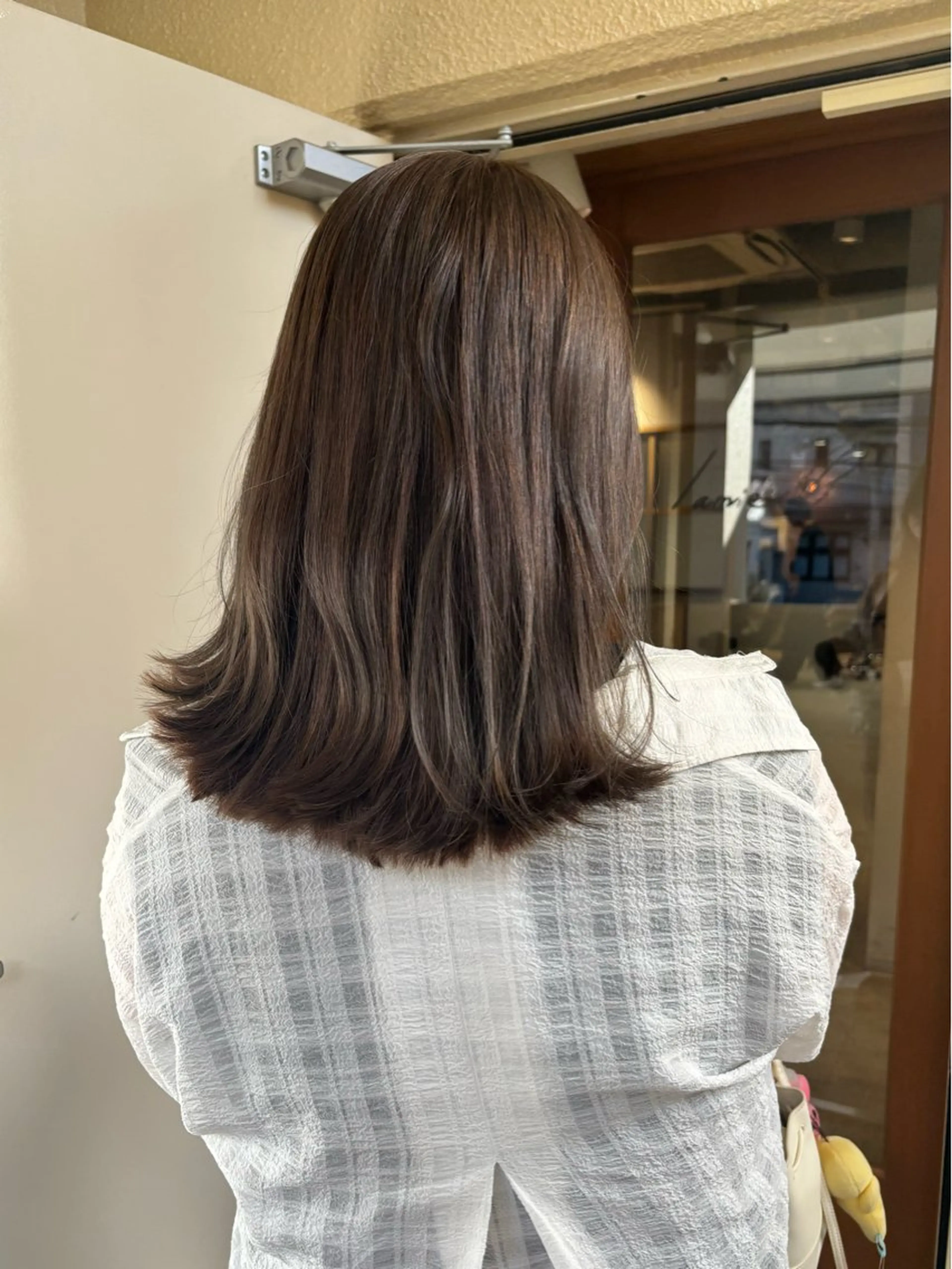 ミディアム カラー ミディアムパーマ アッシュ 透明感カラー グレージュ ラベンダーカラー カット ヘアカラー トリートメント mei|顔まわり ×透明感カラーのヘアスタイル