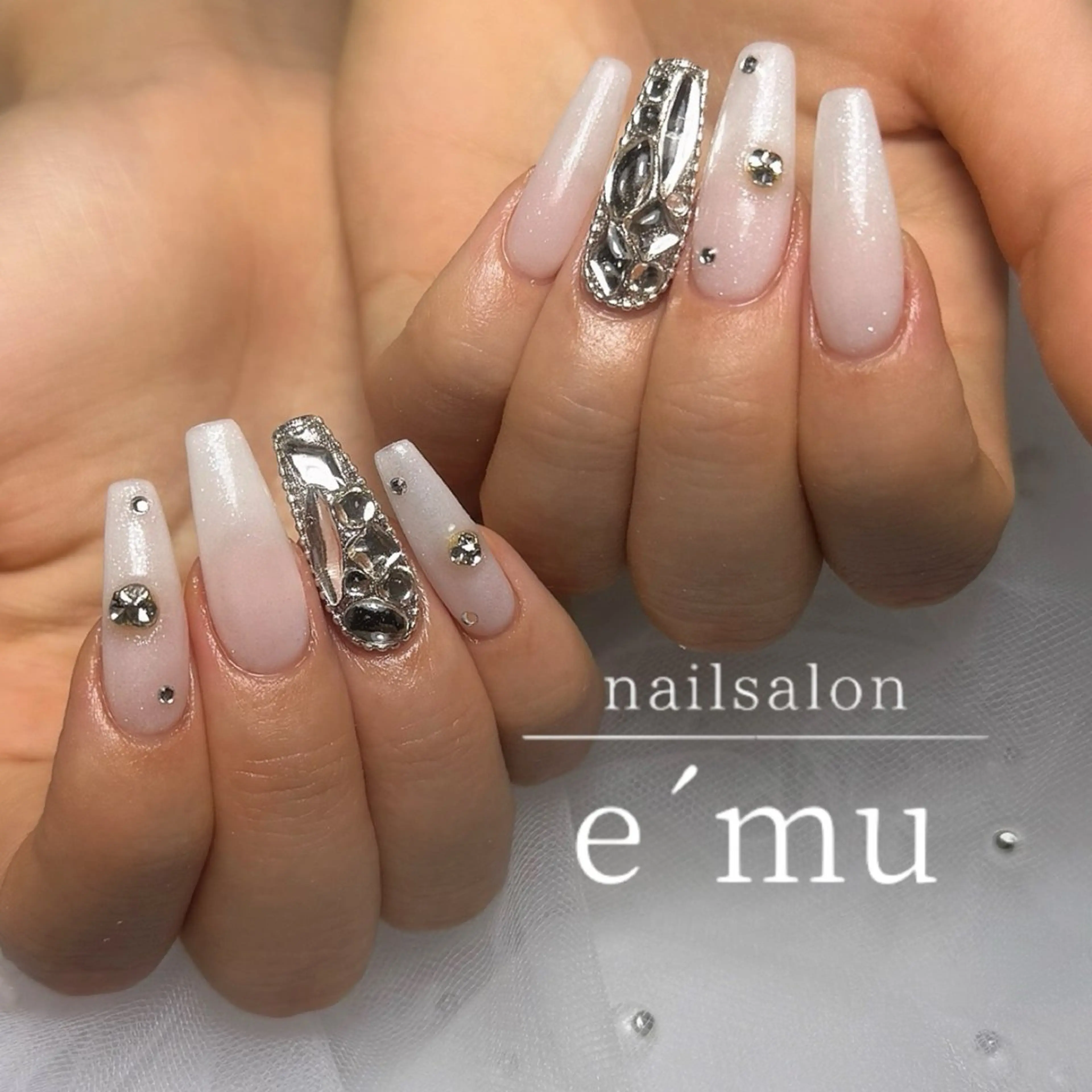 ネイル ホワイト ハンドネイル nailsalon e´muのネイルデザイン