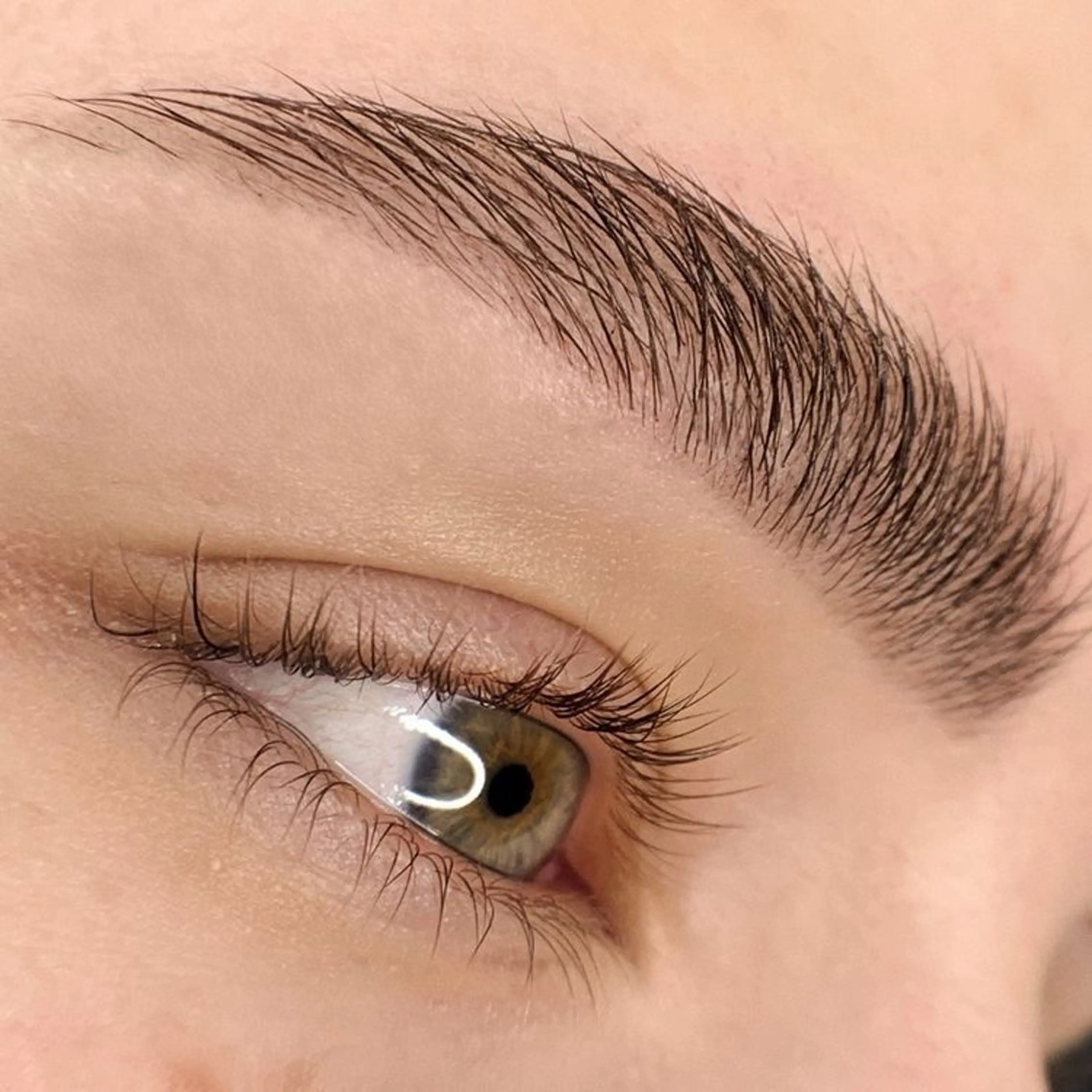 アイブロウ 市川 麻美のマツエク・マツパデザイン