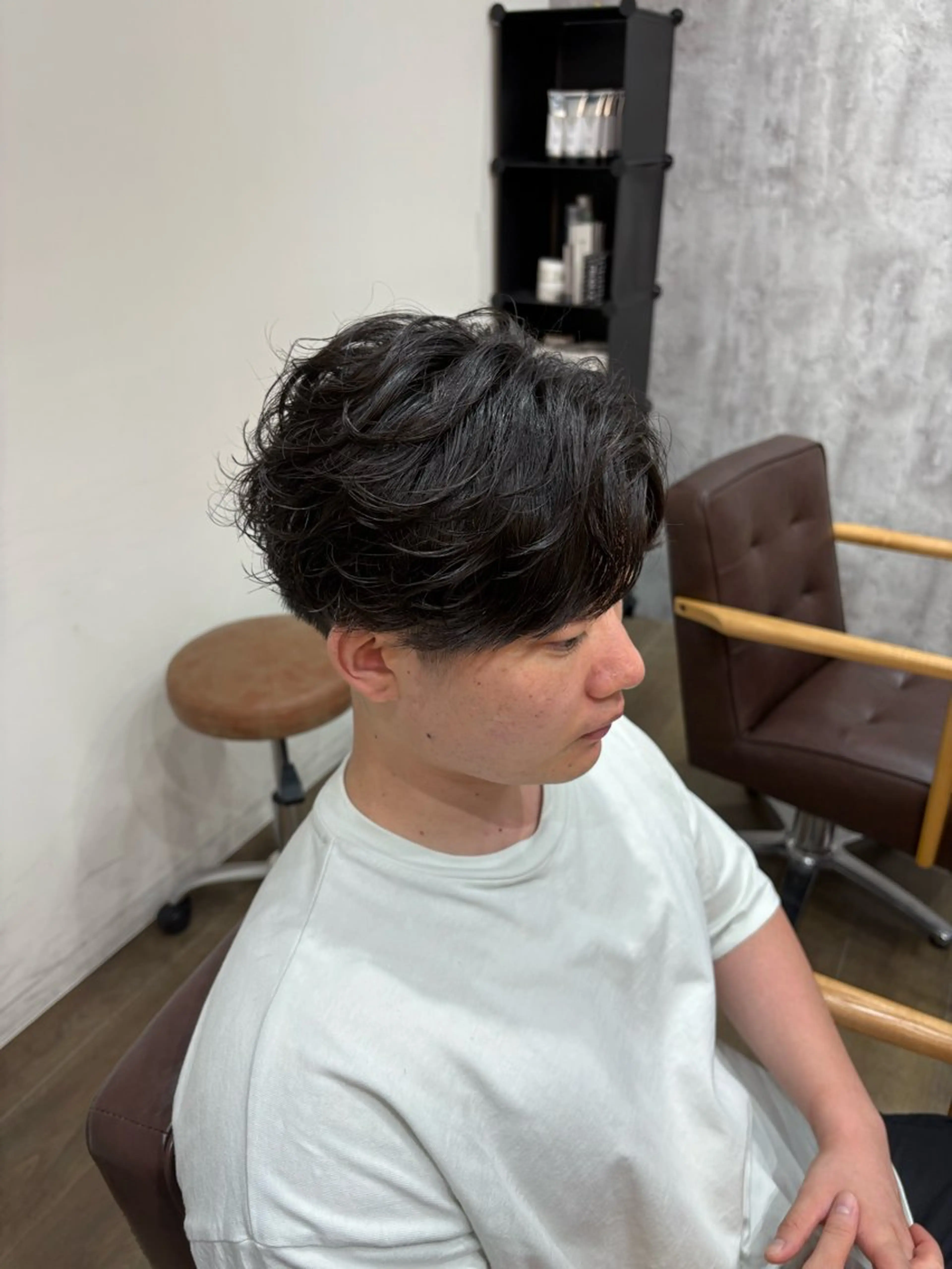 ショート パーマ メンズ フェザーパーマ メンズパーマ カット パーマ 韓国メンズヘア/ 毛流れヘア　須田龍世のヘアスタイル