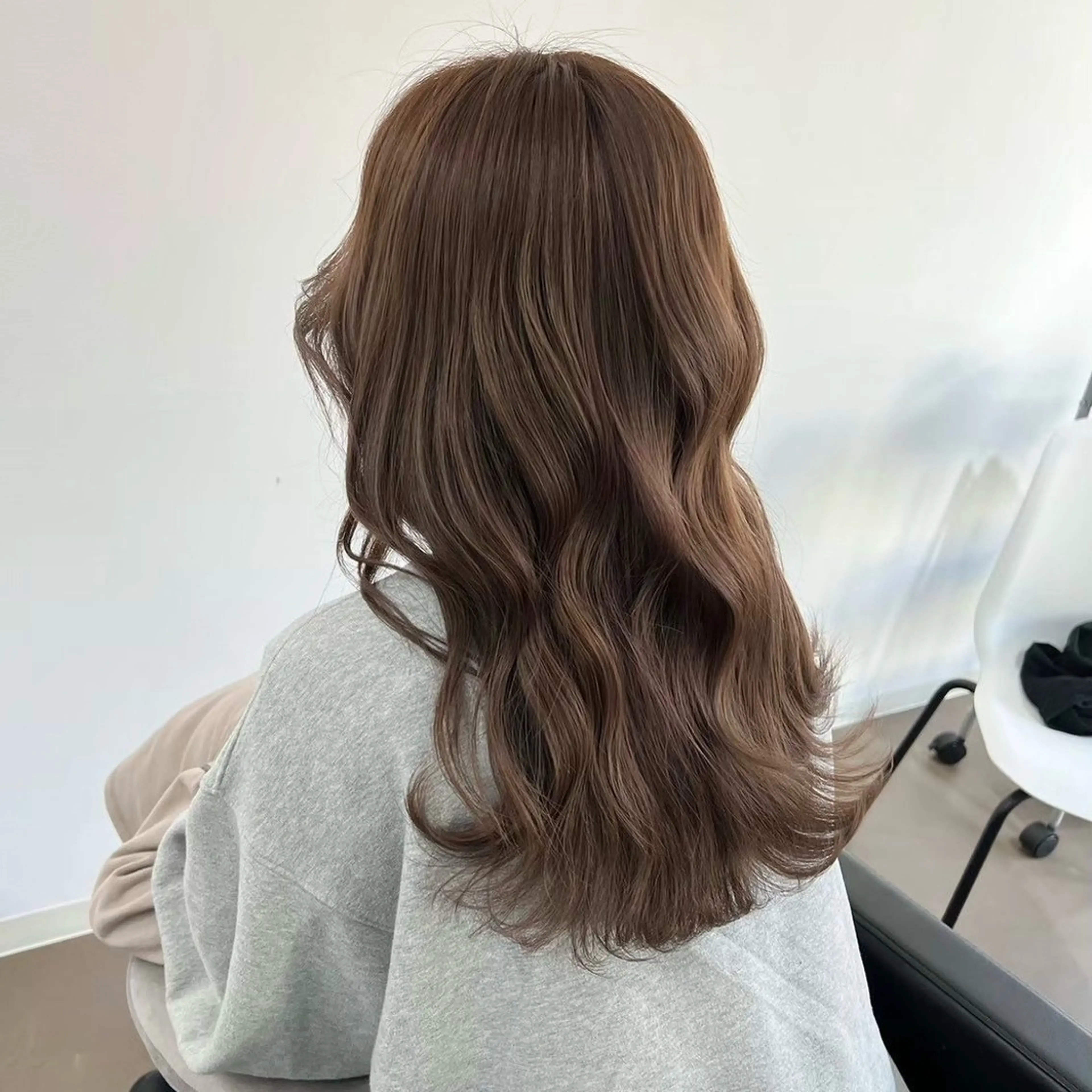 ロング 岡田 佳子のヘアスタイル