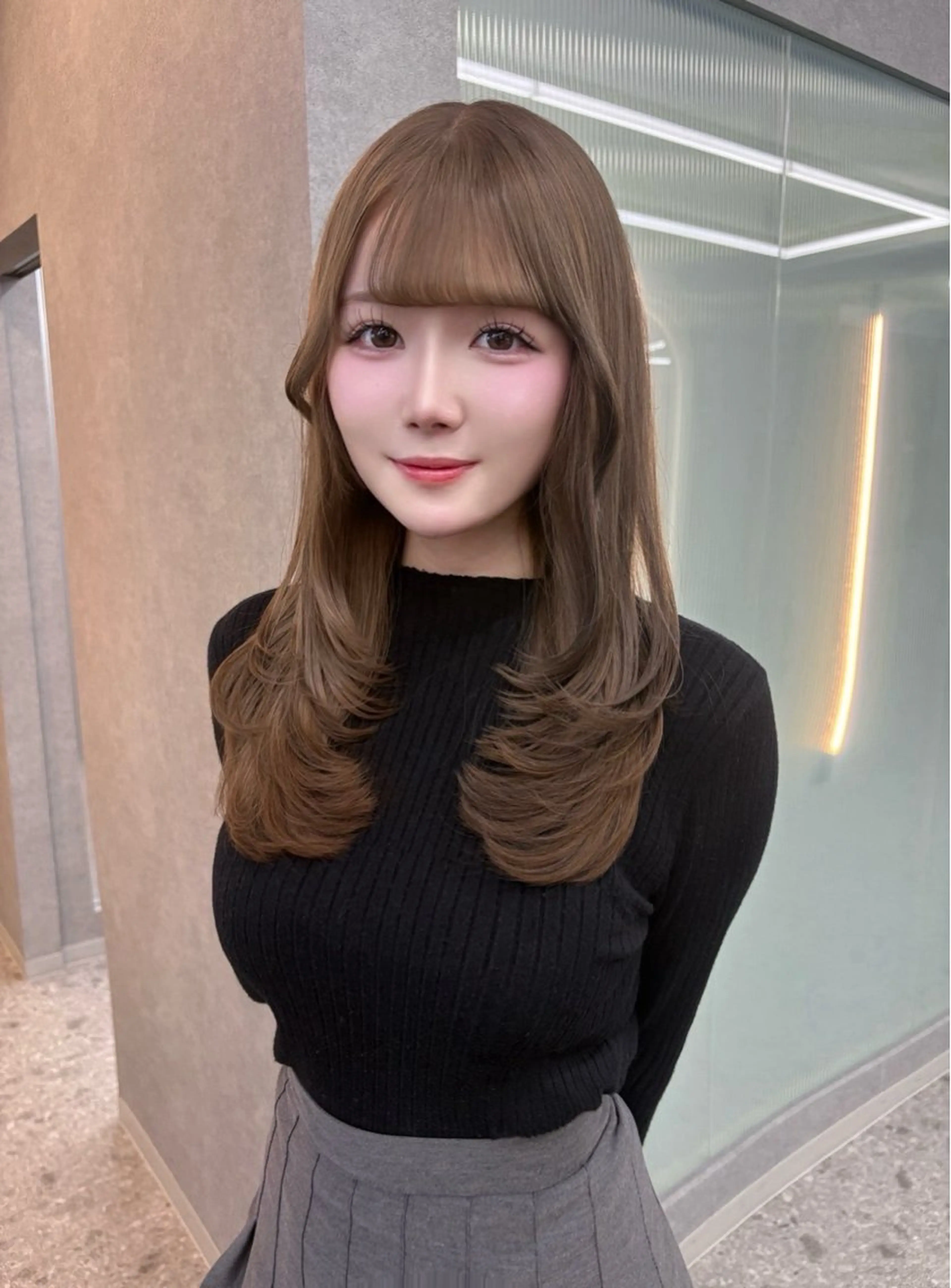 ロング カラー ベージュカラー ブリーチ 顔周りカット カット ヘアカラー トリートメント 家村 茉由のヘアスタイル