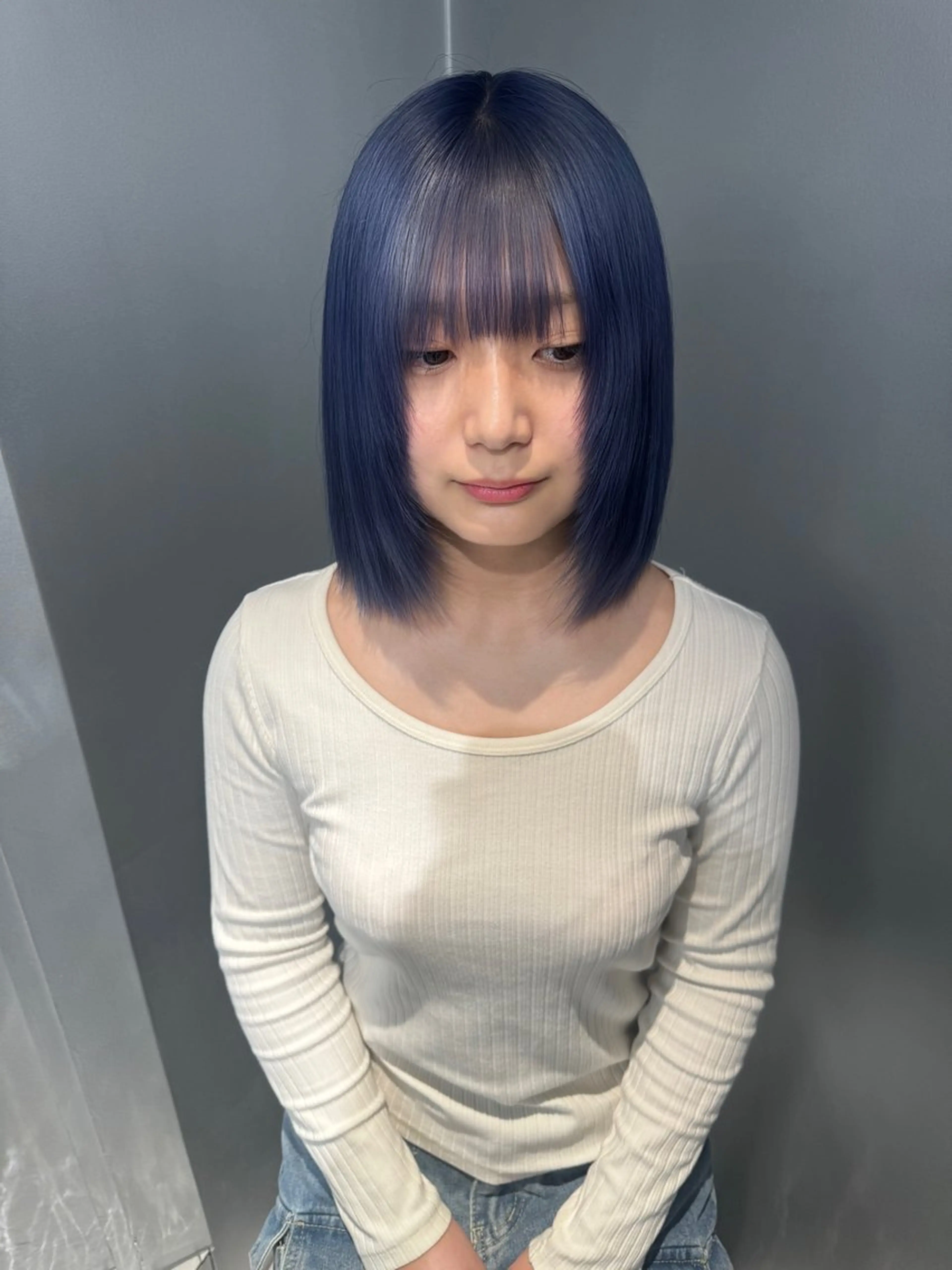 セミロング カラー PELE ハイトーン RIMUのヘアスタイル