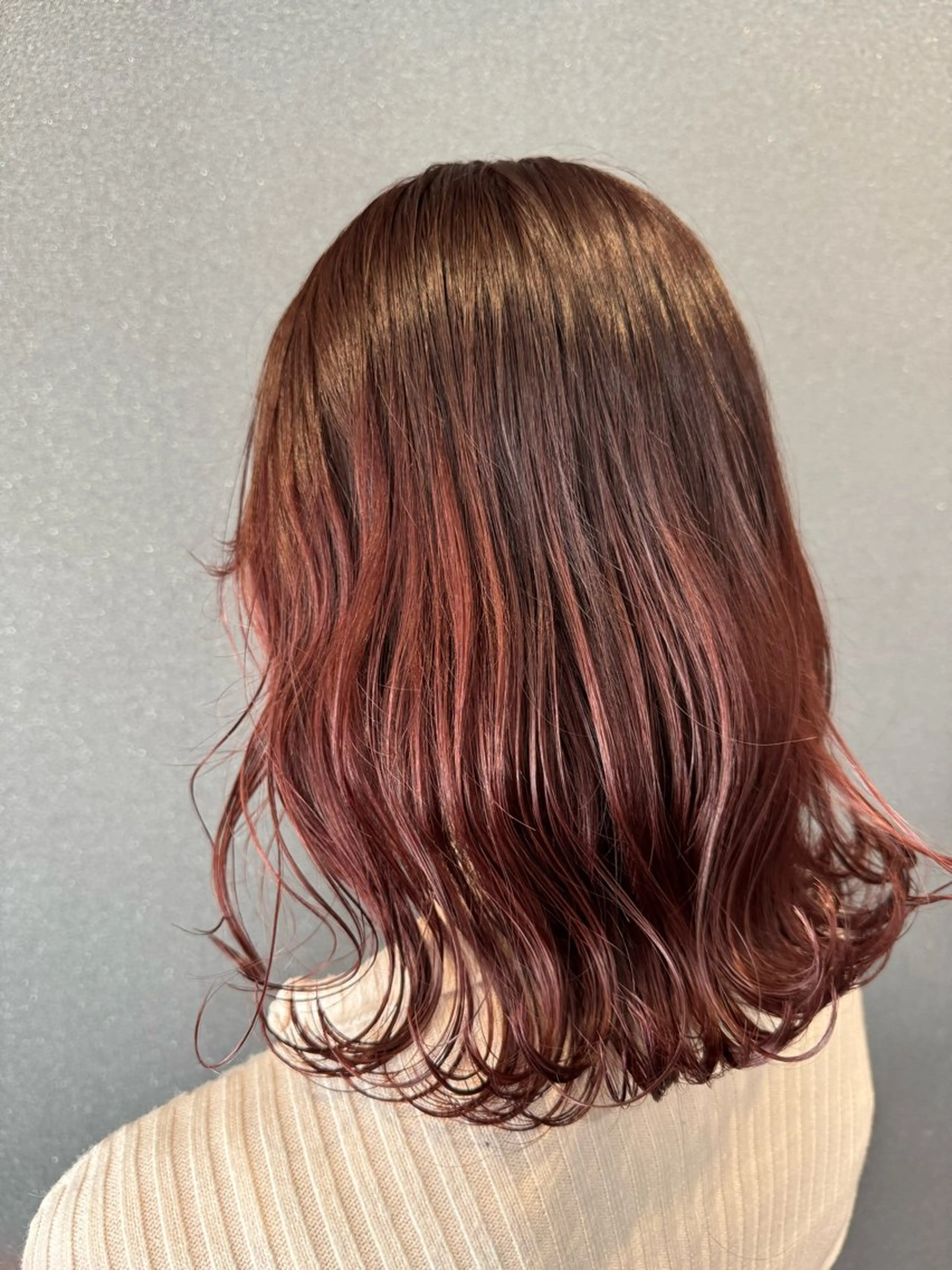 ミディアム カラー ブリーチ ブラウンカラー ブリーチなしカラー ピンクカラー ピンクブラウン ワタナベ テルマサのヘアスタイル