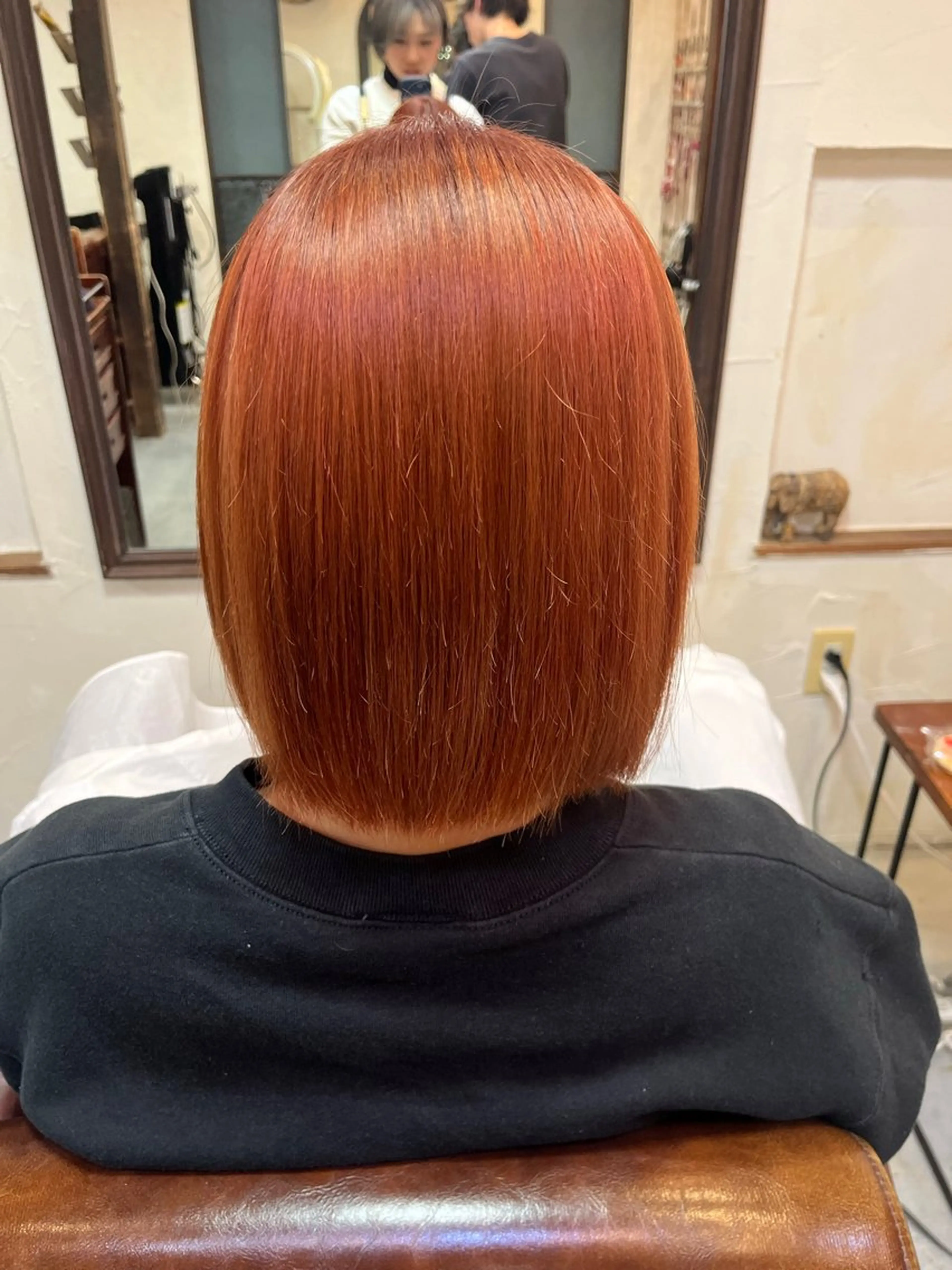 カラー オレンジ 小山 奈津のヘアスタイル