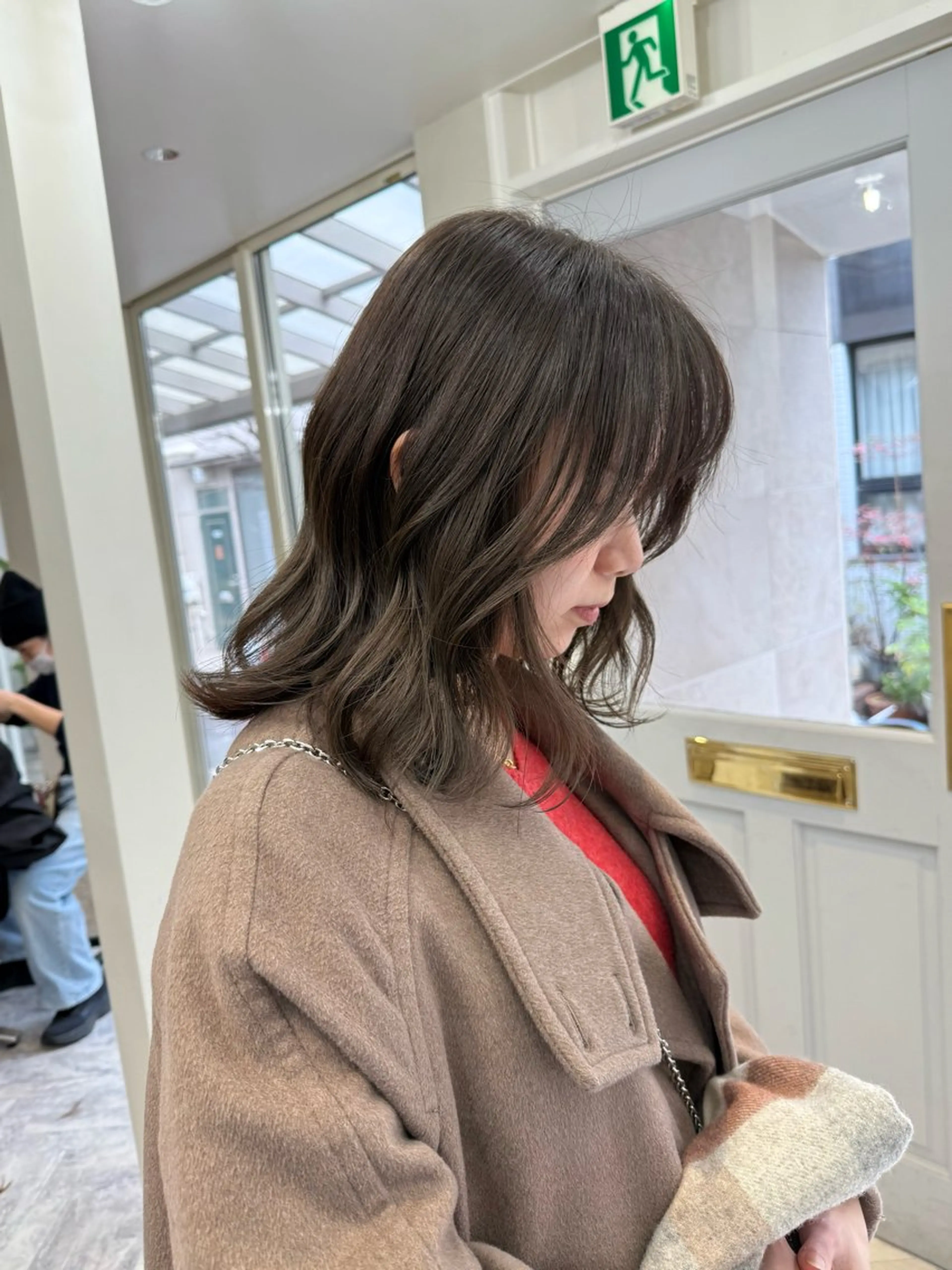 セミロング カラー ミルクティー× グレージュMOMOのヘアスタイル