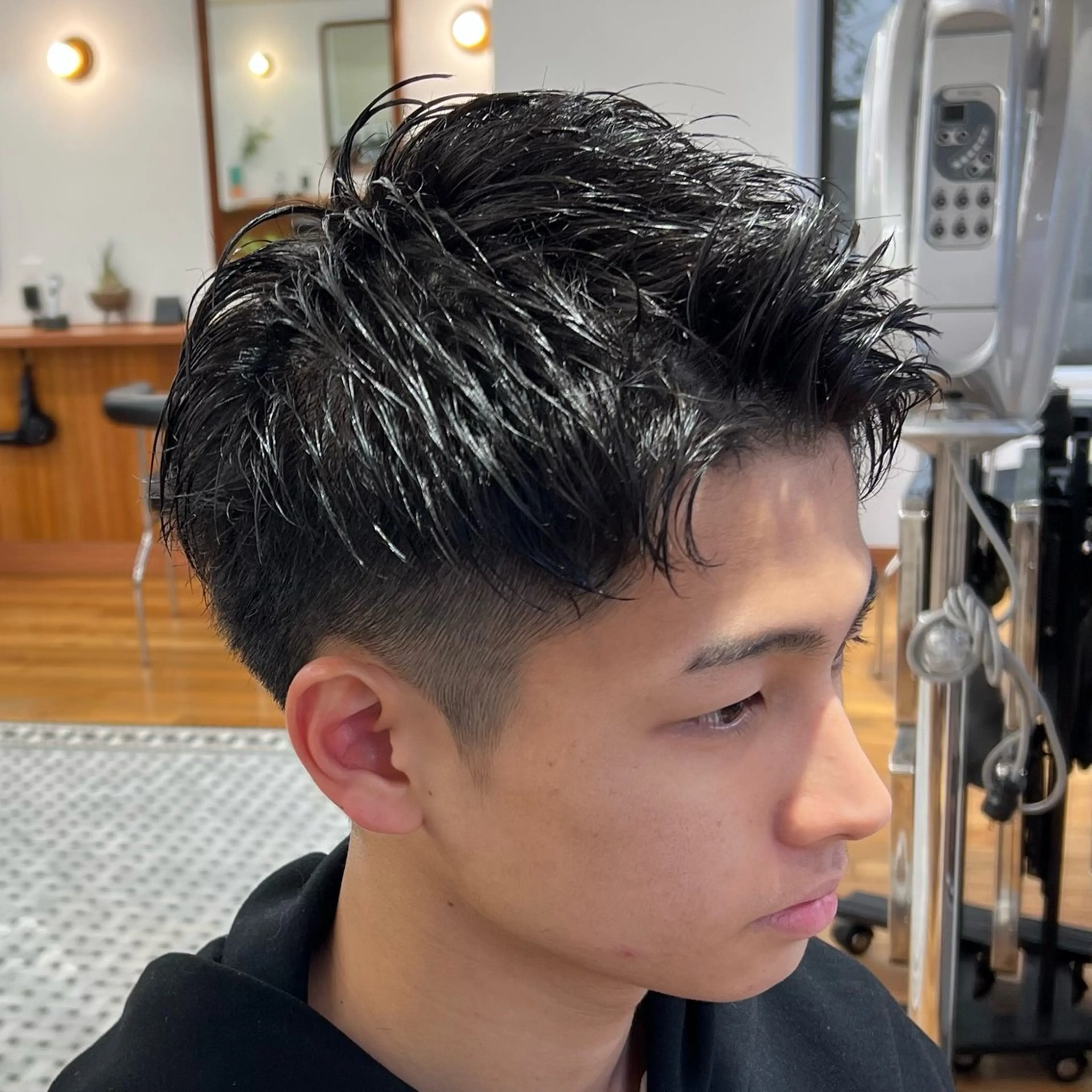 ショート メンズ アップバング ツーブロック ショートヘア カット メンズカット✂️ スキンフェード伊藤陸のヘアスタイル
