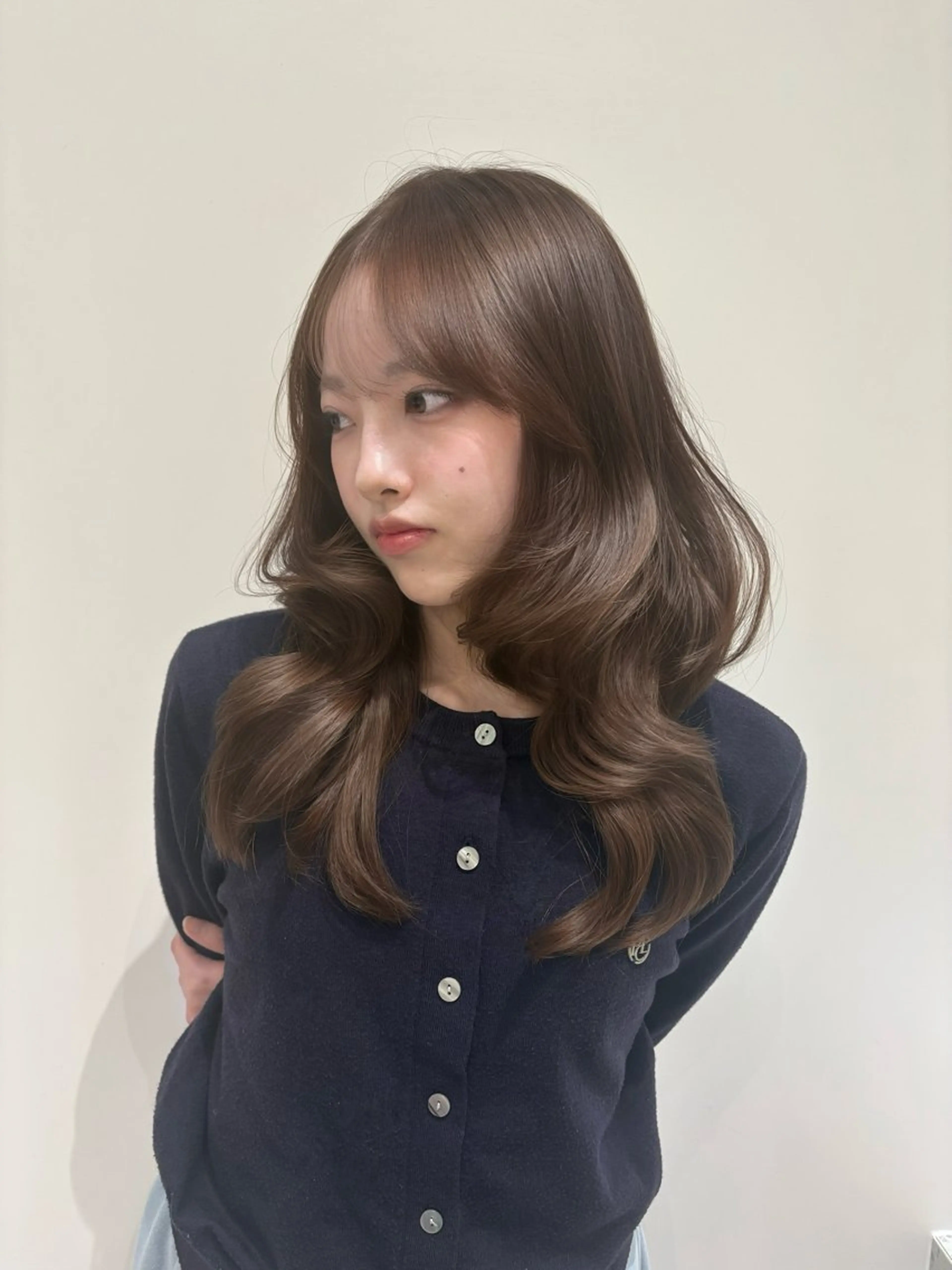 ロング カラー ベージュカラー オリーブベージュ レイヤーカット 中韓style 💄🤍愛子🇨🇳のヘアスタイル