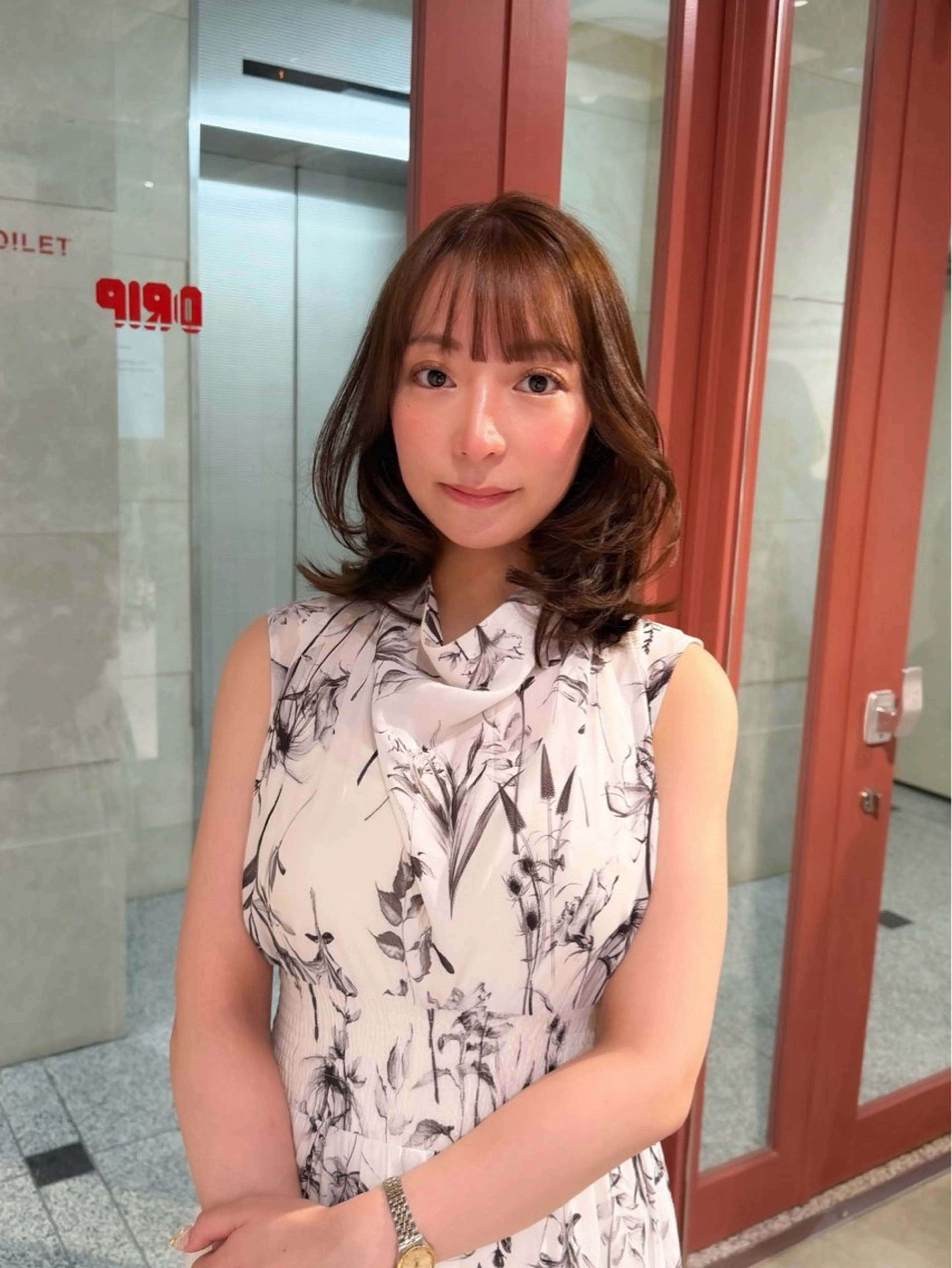ミディアム ボブレイヤー ボブ くびれヘア レイヤーカット DRIP HONOKAのヘアスタイル
