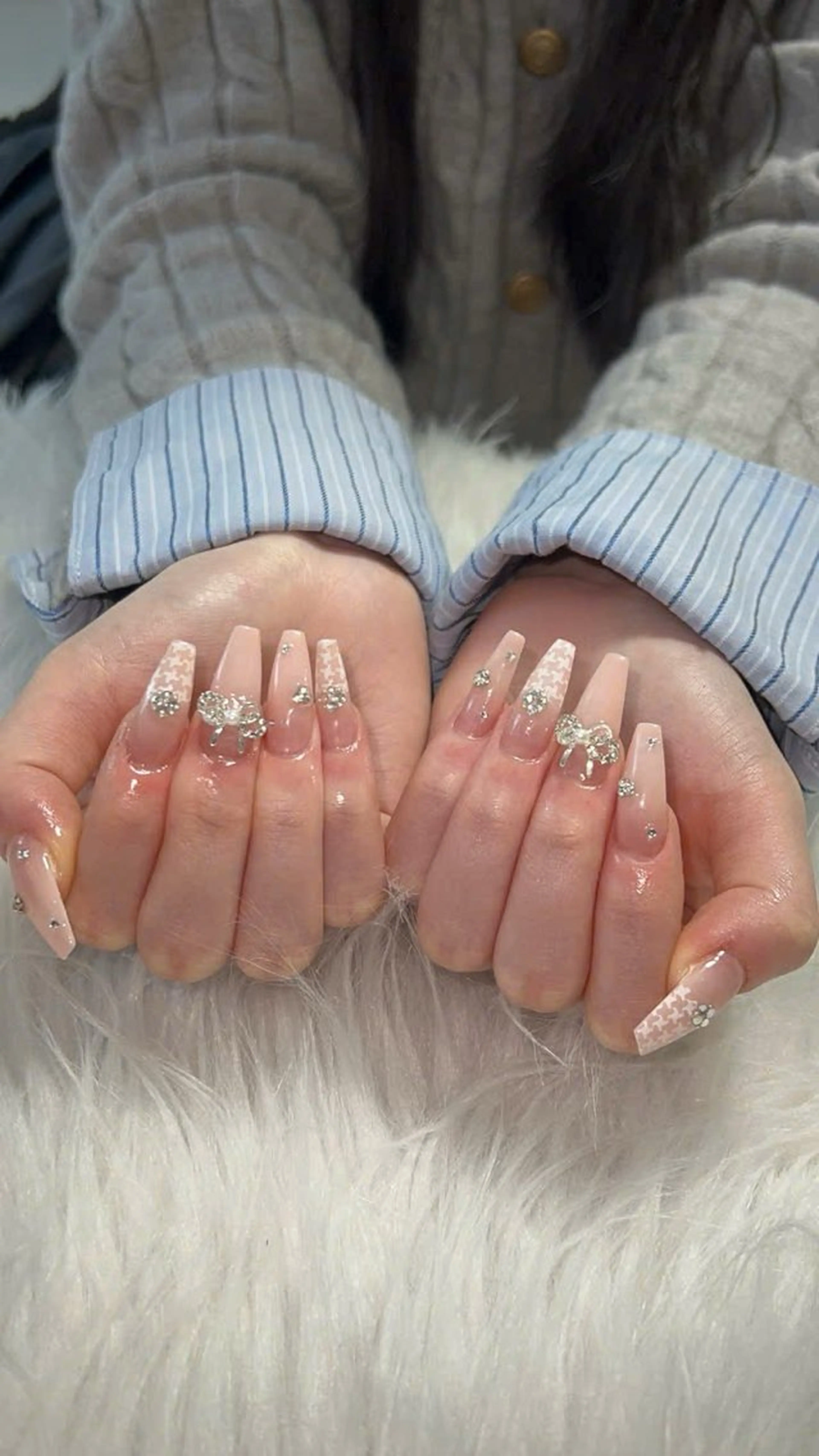 ネイル キラキラネイル 韓国ネイル ロングネイル 持ち込み ワンホンネイル ハンドネイル Haruki Nail Salonのネイルデザイン