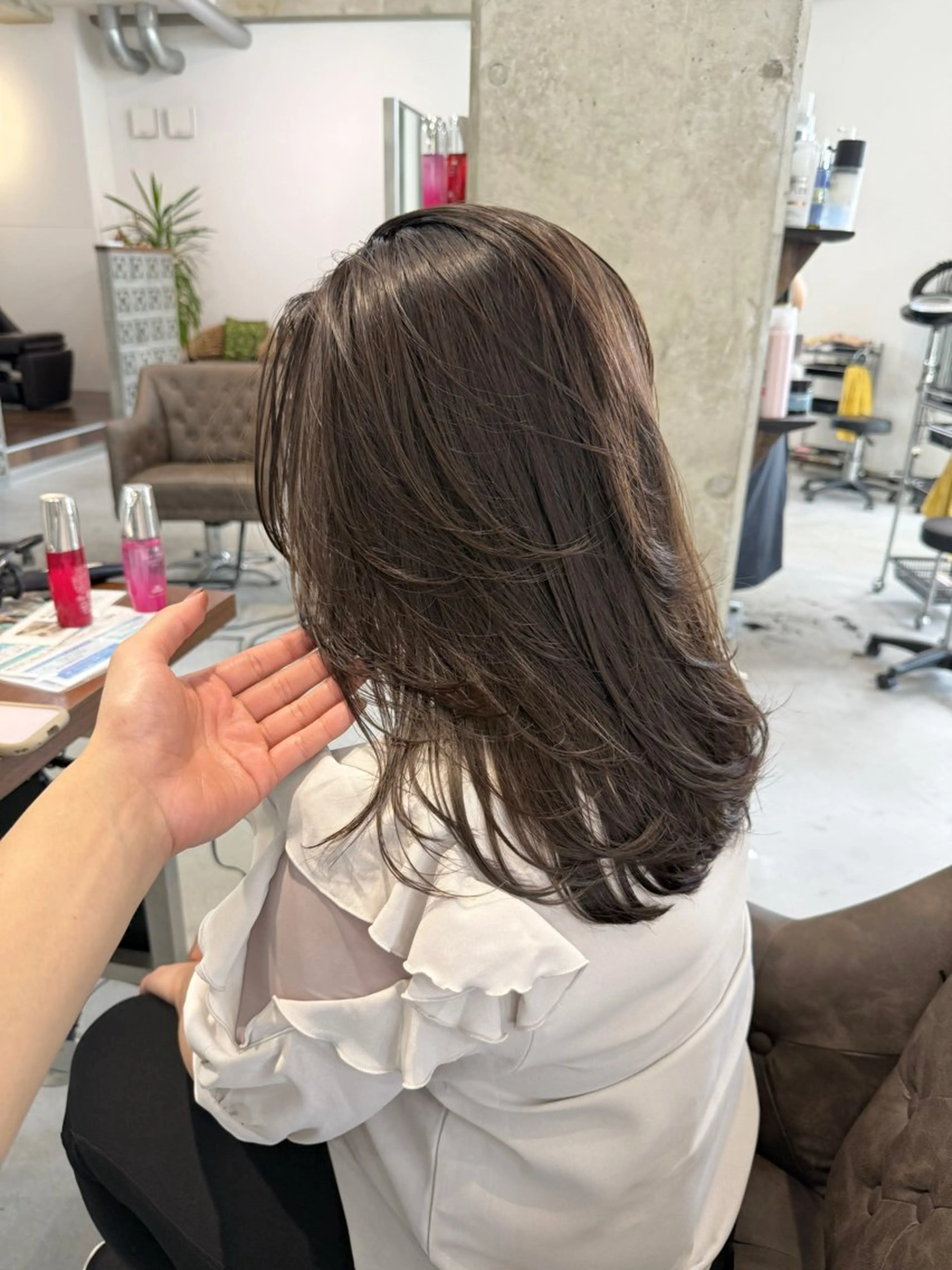 セミロング カラー レイヤーカット カット ヘアカラー トリートメント カイリ /レイヤーカットのヘアスタイル