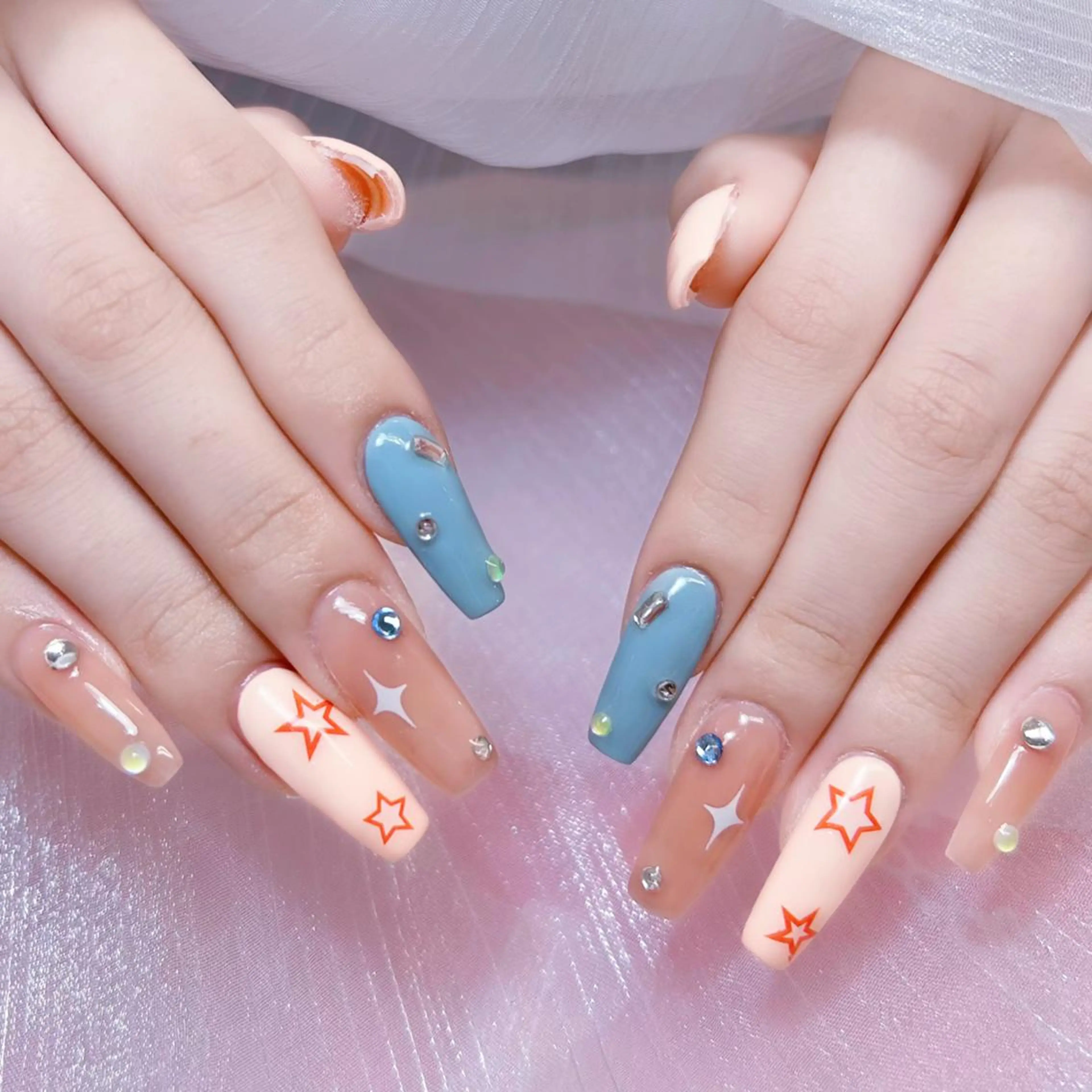 ネイル アートネイル オーロラネイル ガーリー キラキラネイル 韓国ネイル Leah 💅のネイルデザイン