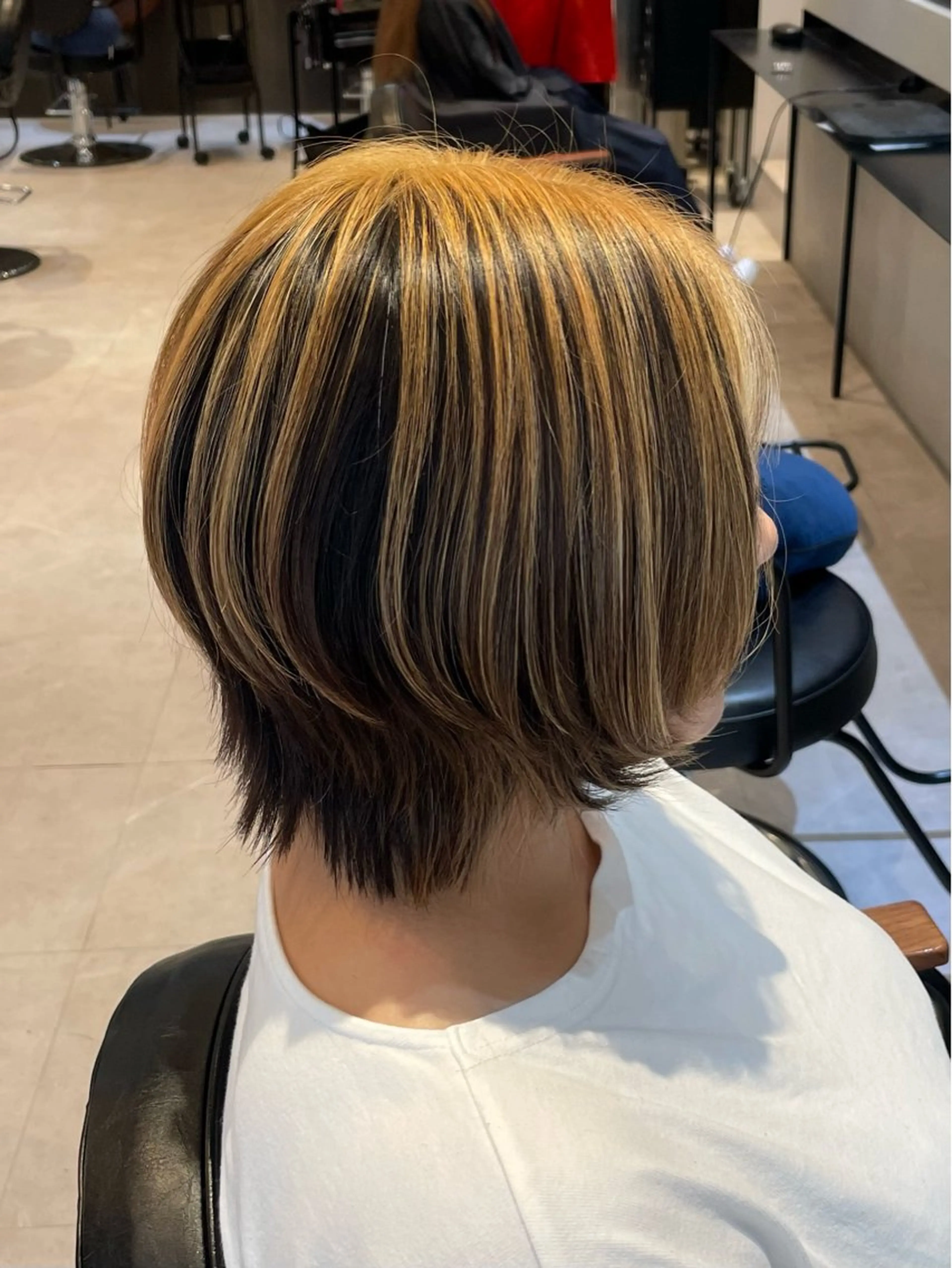 ミディアム 顔まわりレイヤー 顔周りカット レイヤーカット オリーブカラー🫒/ ハッシュカット/みゆのヘアスタイル