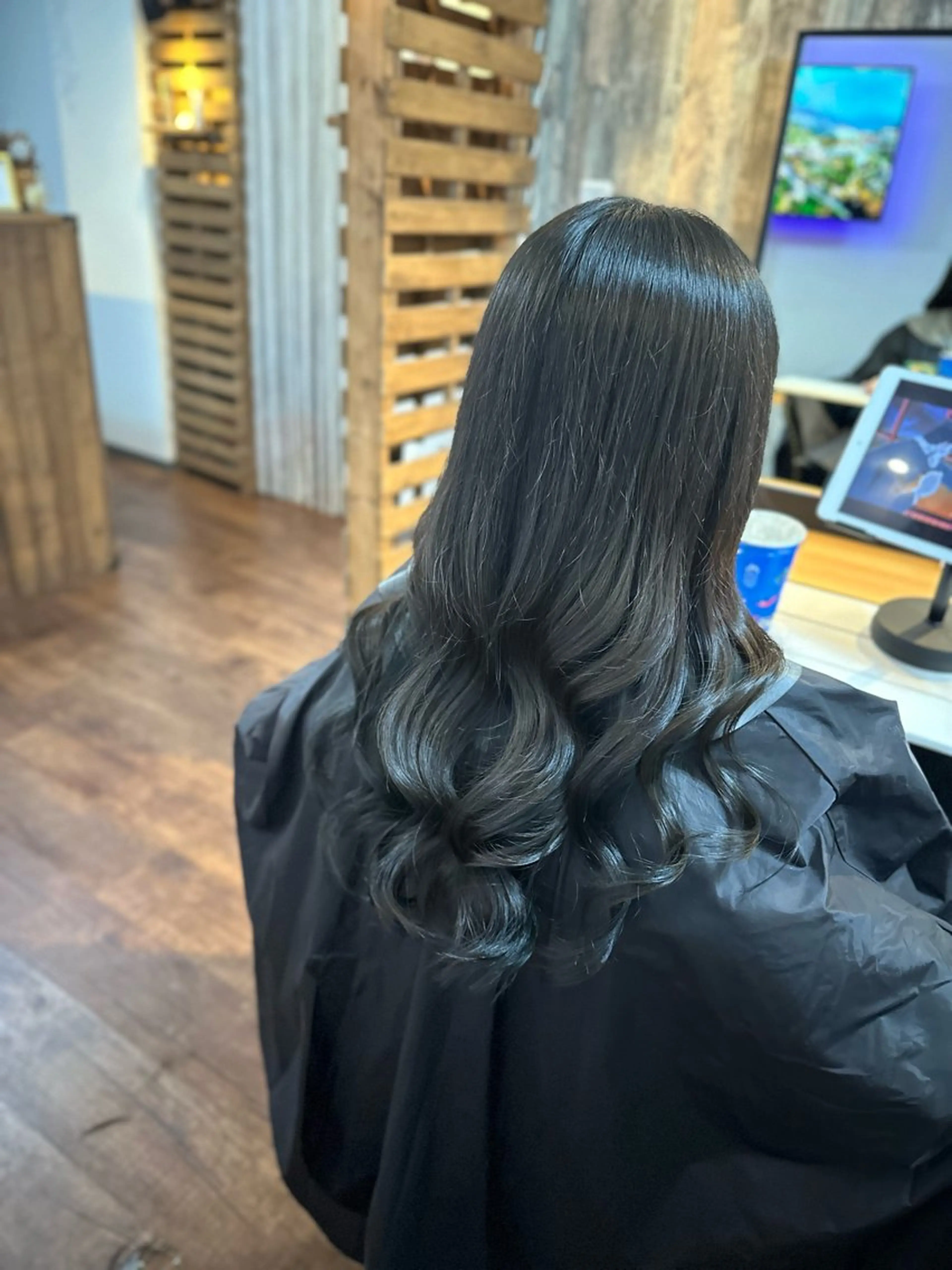 ロング カラー 透明感カラー ネイビーカラー カット ヘアカラー トリートメント Luzir⭐︎ GEN⭐︎のヘアスタイル