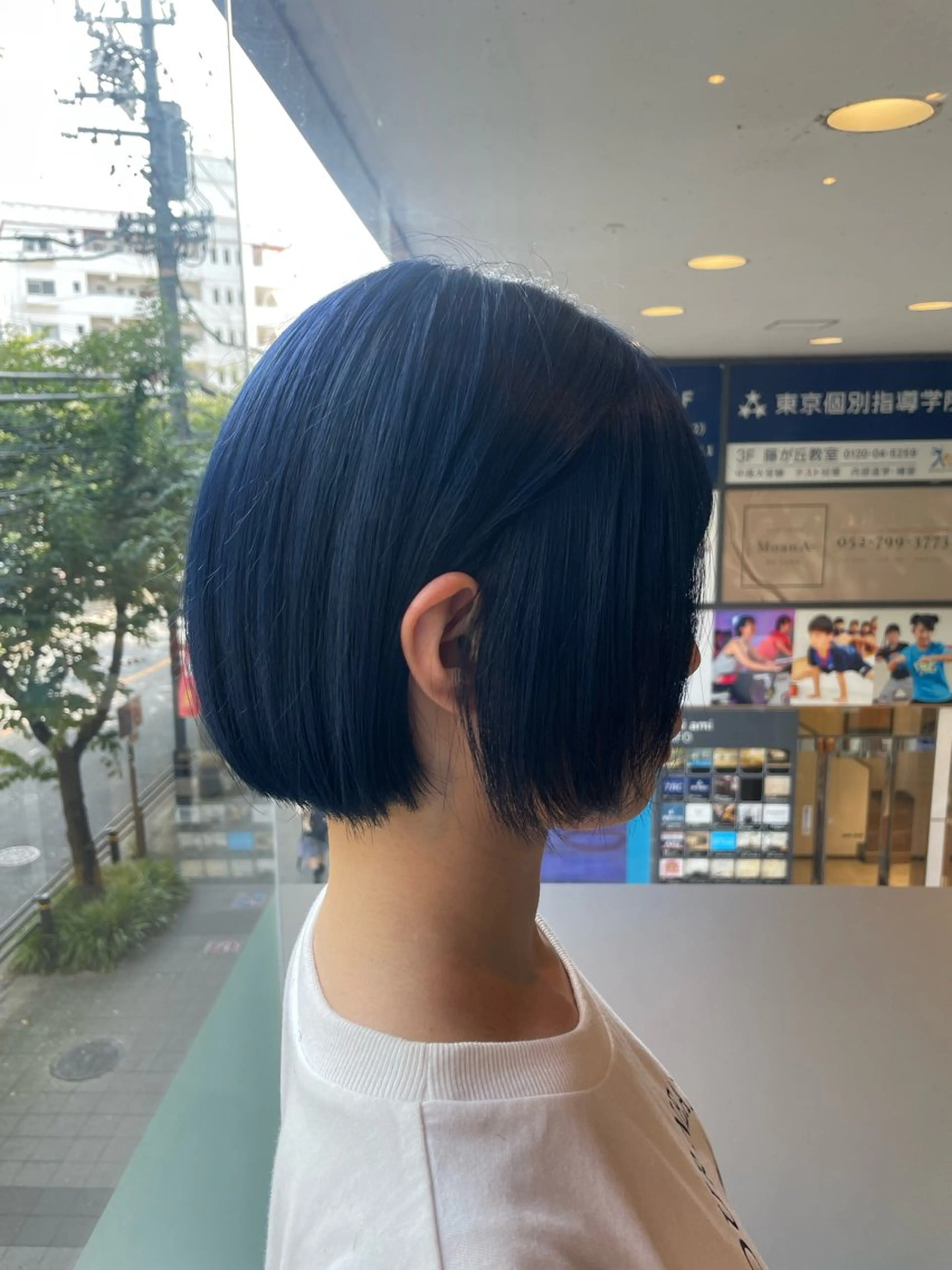 ショート カラー ブリーチ ブルーカラー ダブルカラー ネイビーカラー オリーブカラー🫒/ ハッシュカット/みゆのヘアスタイル