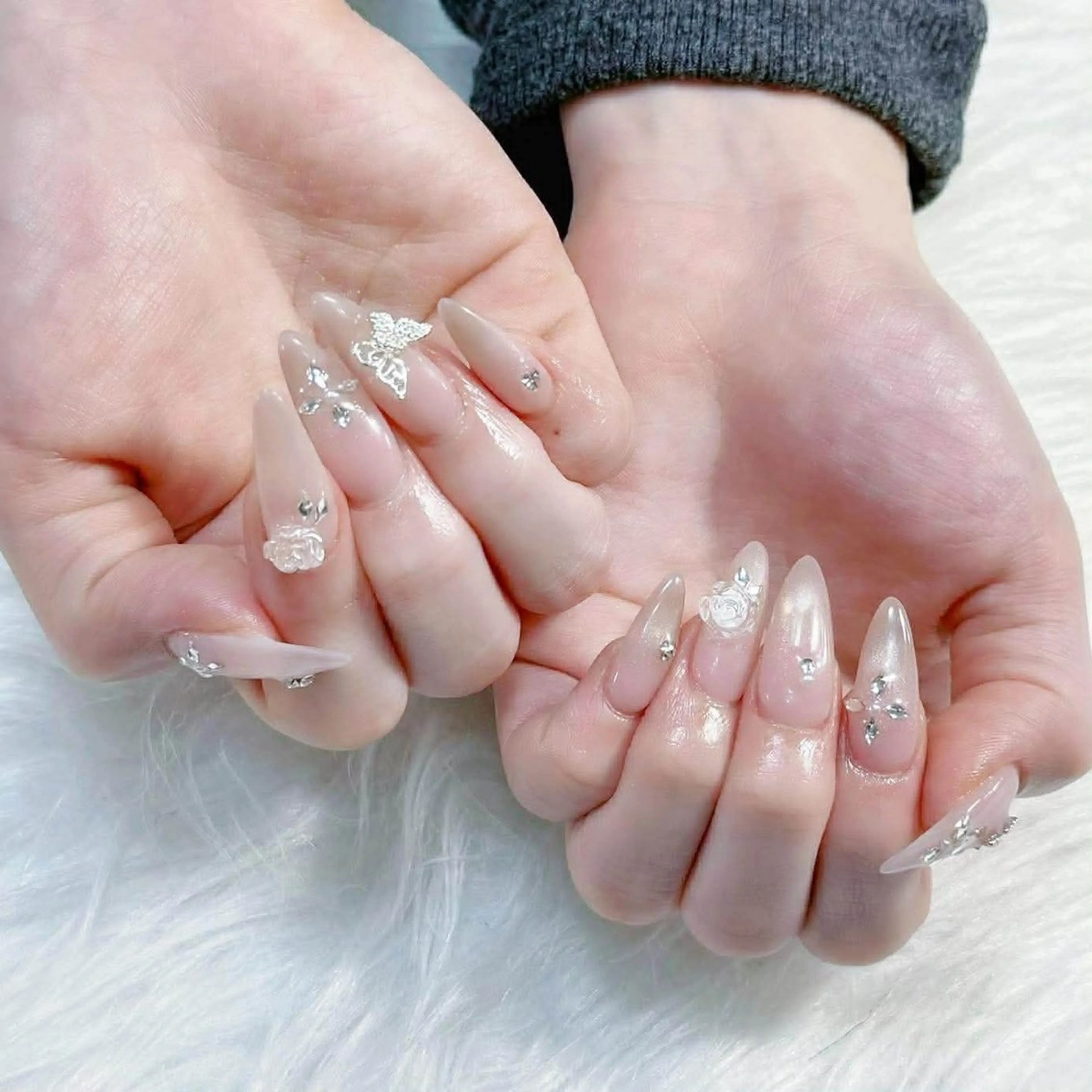 ネイル 長さ出し フレンチネイル グラデーション キラキラネイル 韓国ネイル ハンドネイル Hana Nail Salonのネイルデザイン