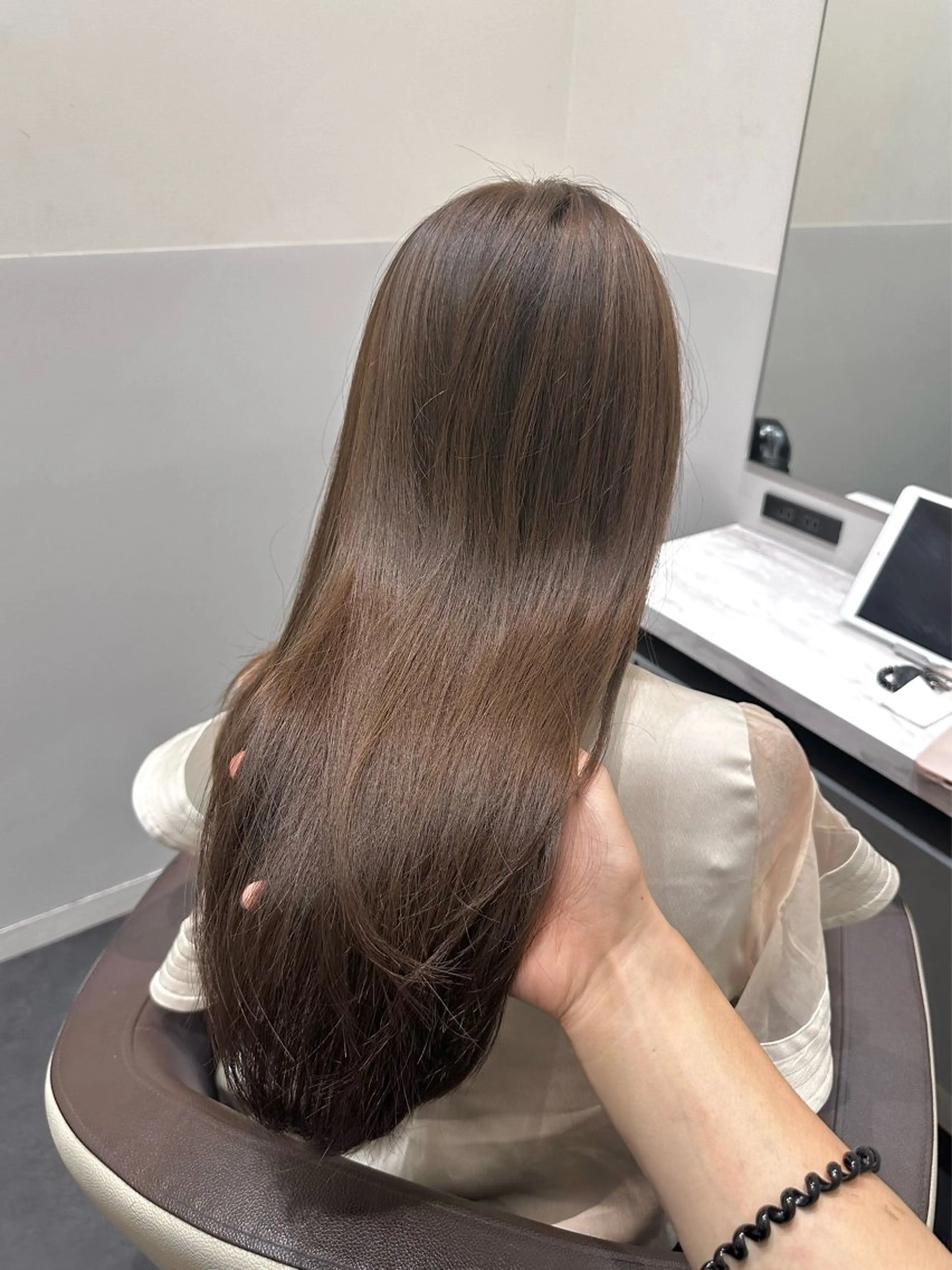 ロング カラー ベージュカラー ブリーチ ブリーチなしカラー ヘアカラー トリートメント 矢野 晃平のヘアスタイル