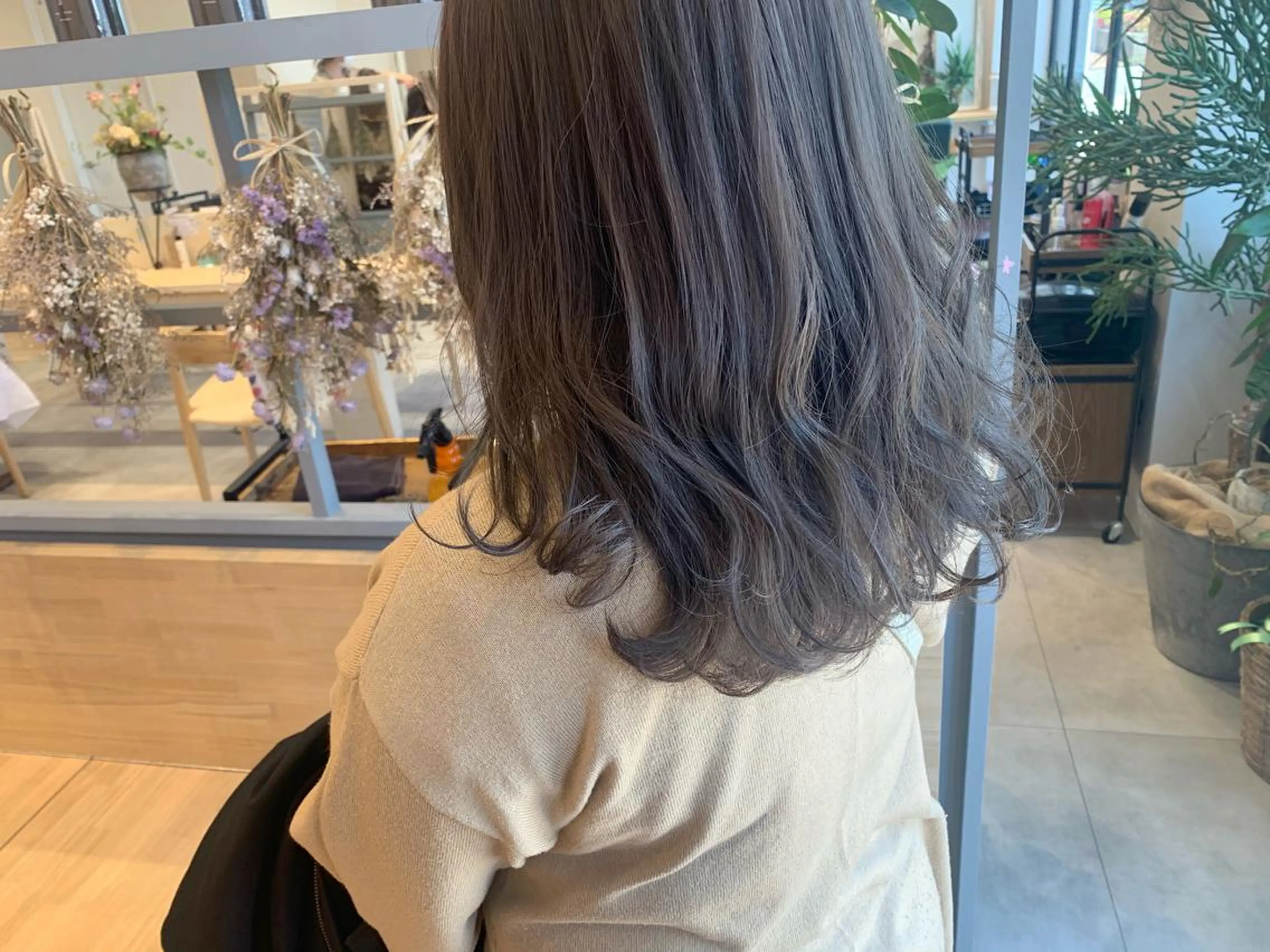 ミディアム カラー グレージュ ハイライトカラー ハイライト 吉田 早織のヘアスタイル