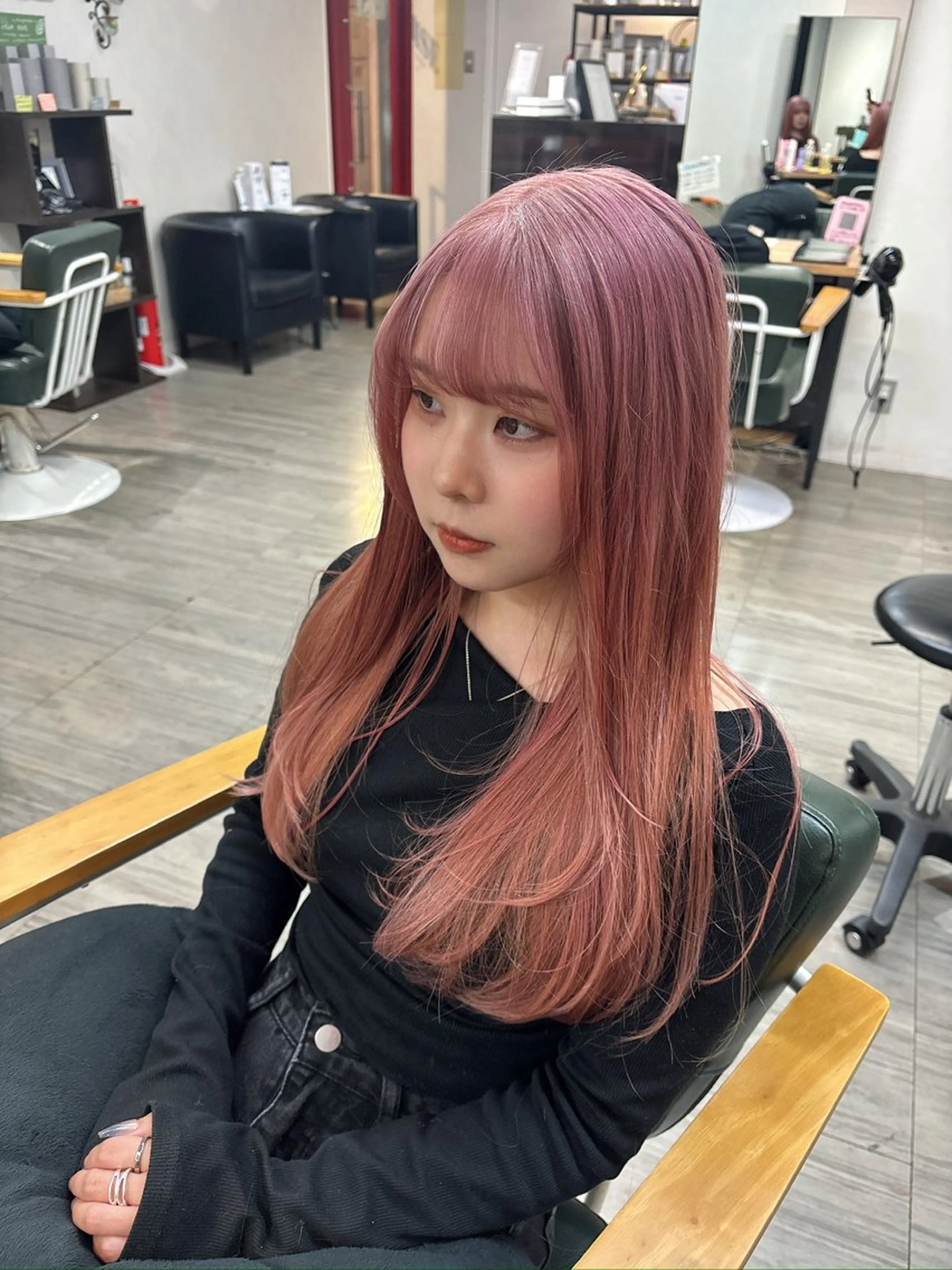 ロング カラー ヘアカラー 福石 玲華のヘアスタイル