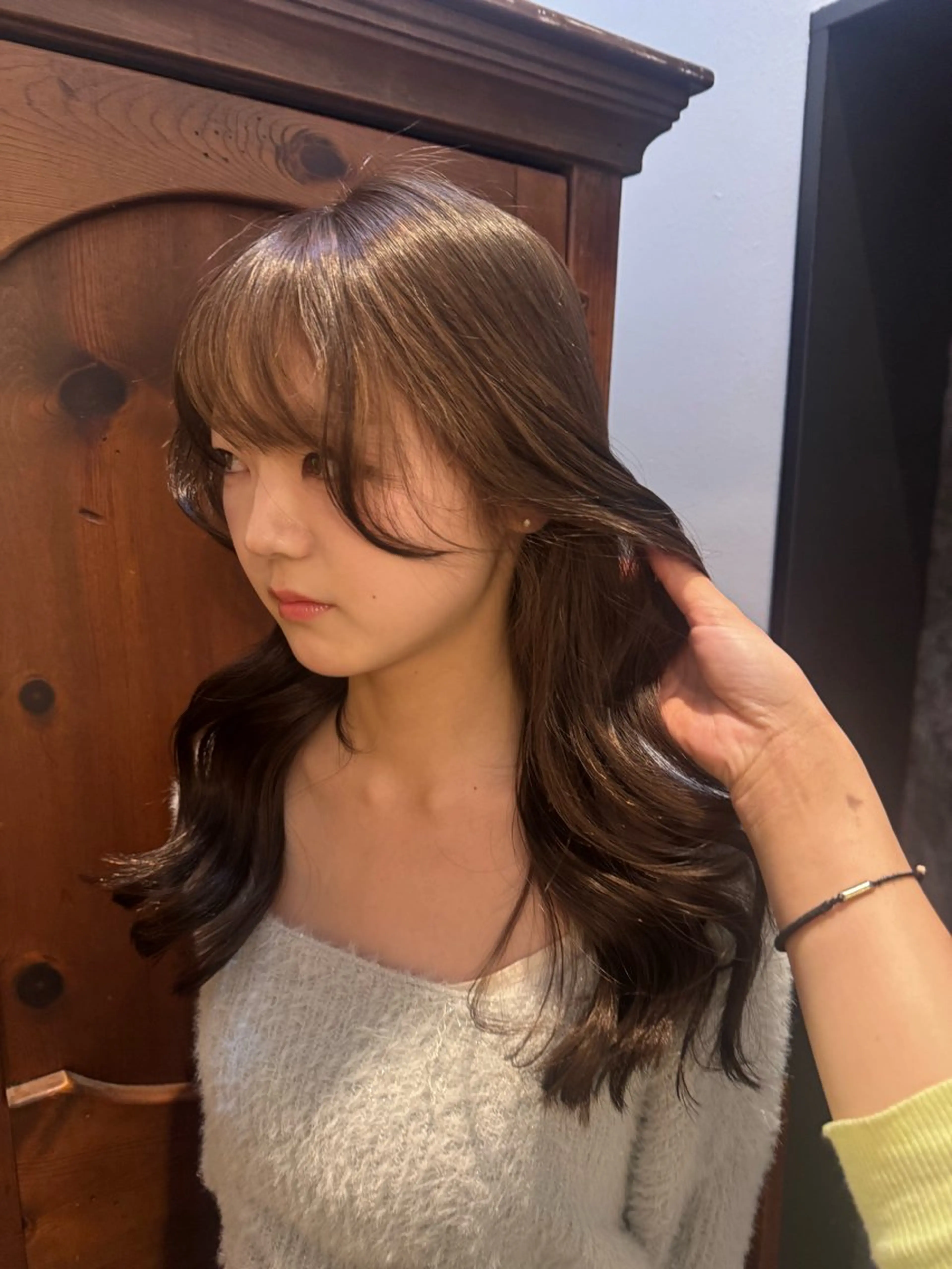 セミロング ヘアカラー 🦢無料パーマモデル 募集中🦢AI🫧のヘアスタイル