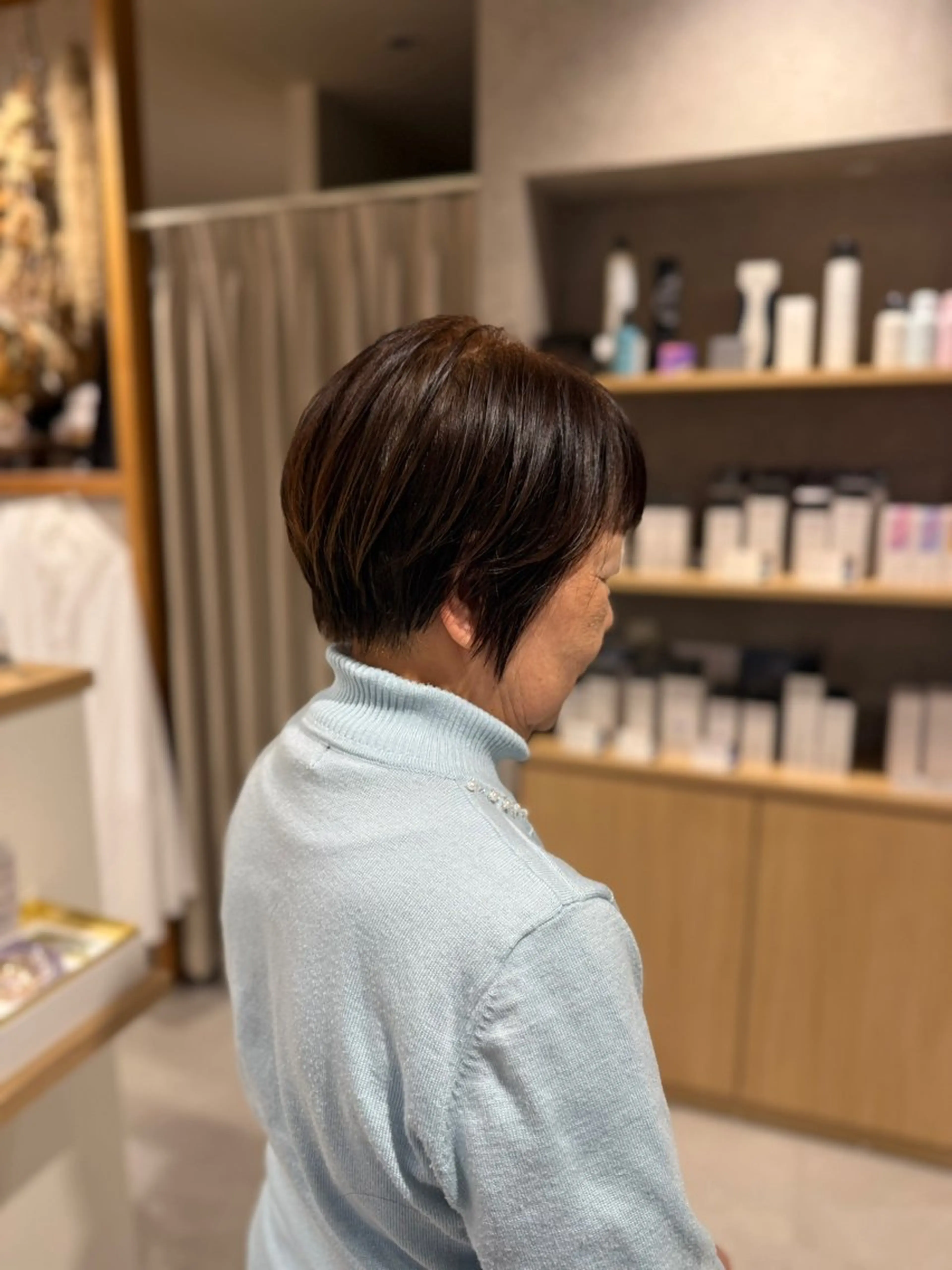 ショート レイヤーカット anju.カット 透明感カラー/パーマのヘアスタイル