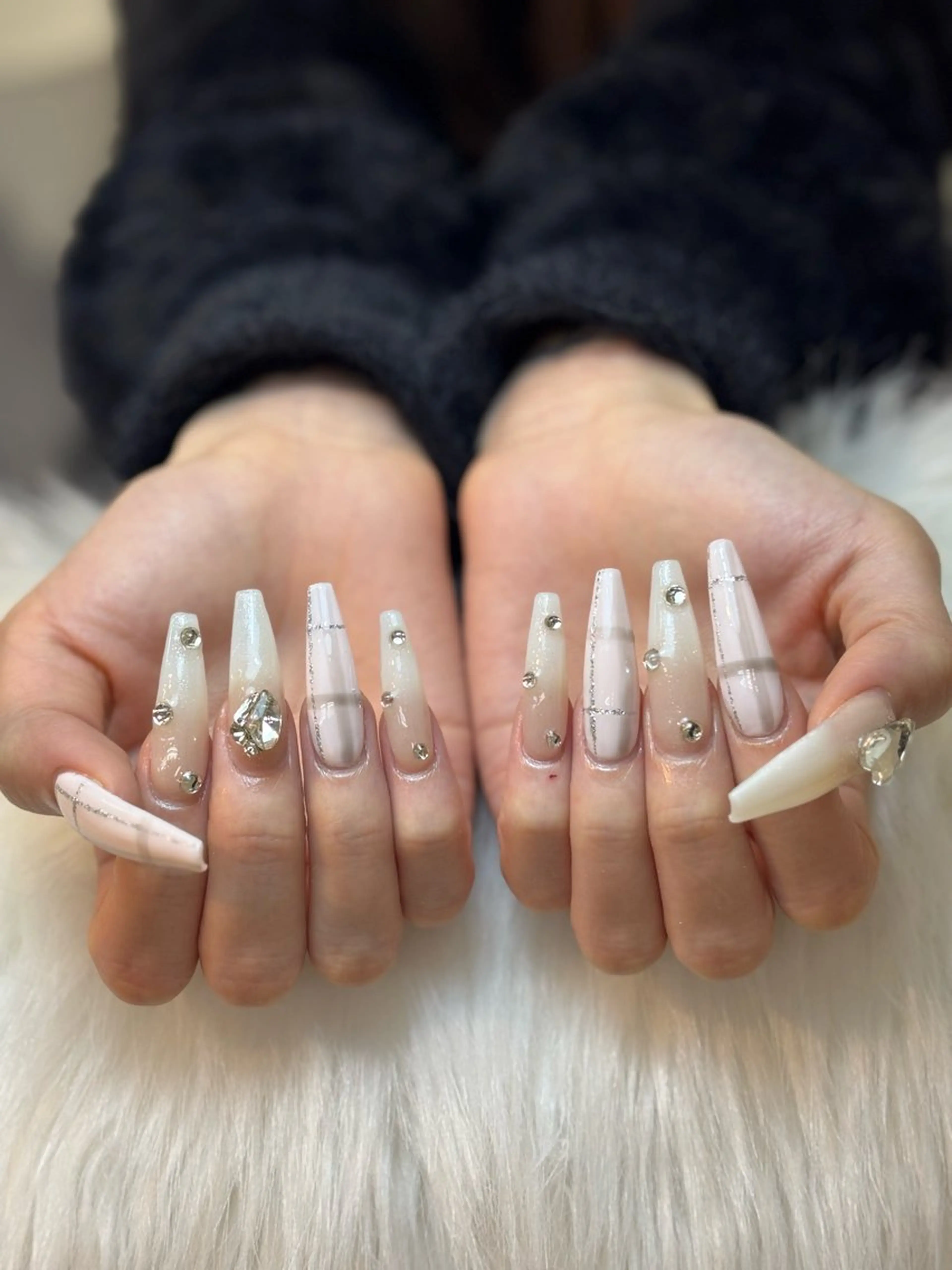 ネイル グラデーション キラキラネイル ワンカラーネイル 冬ネイル Jenn Nail Salonのネイルデザイン