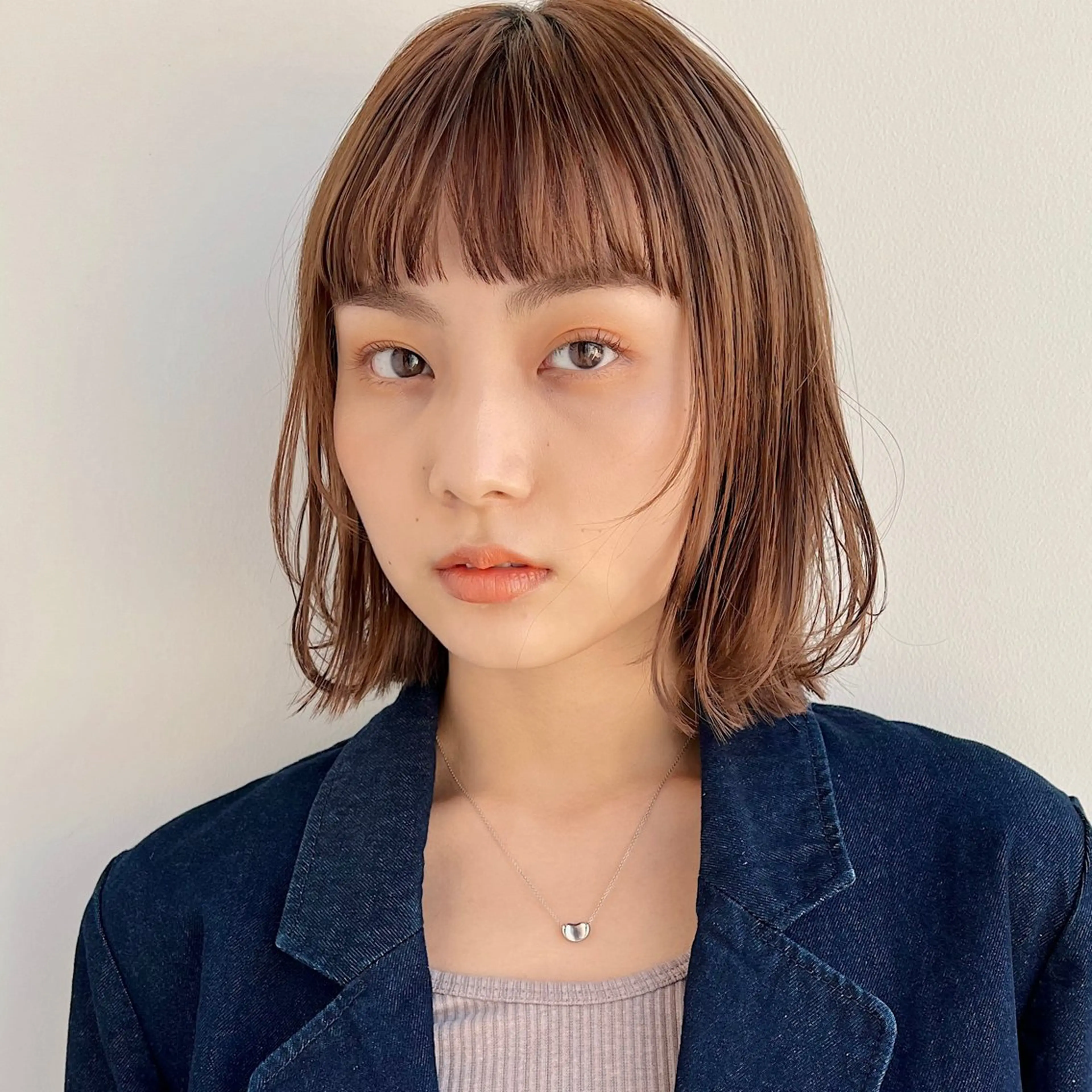 ショート カラー ボブレイヤー ベージュカラー ボブ レイヤーカット あやめ【顔まわり/レ イヤー/柔らかカラ】のヘアスタイル